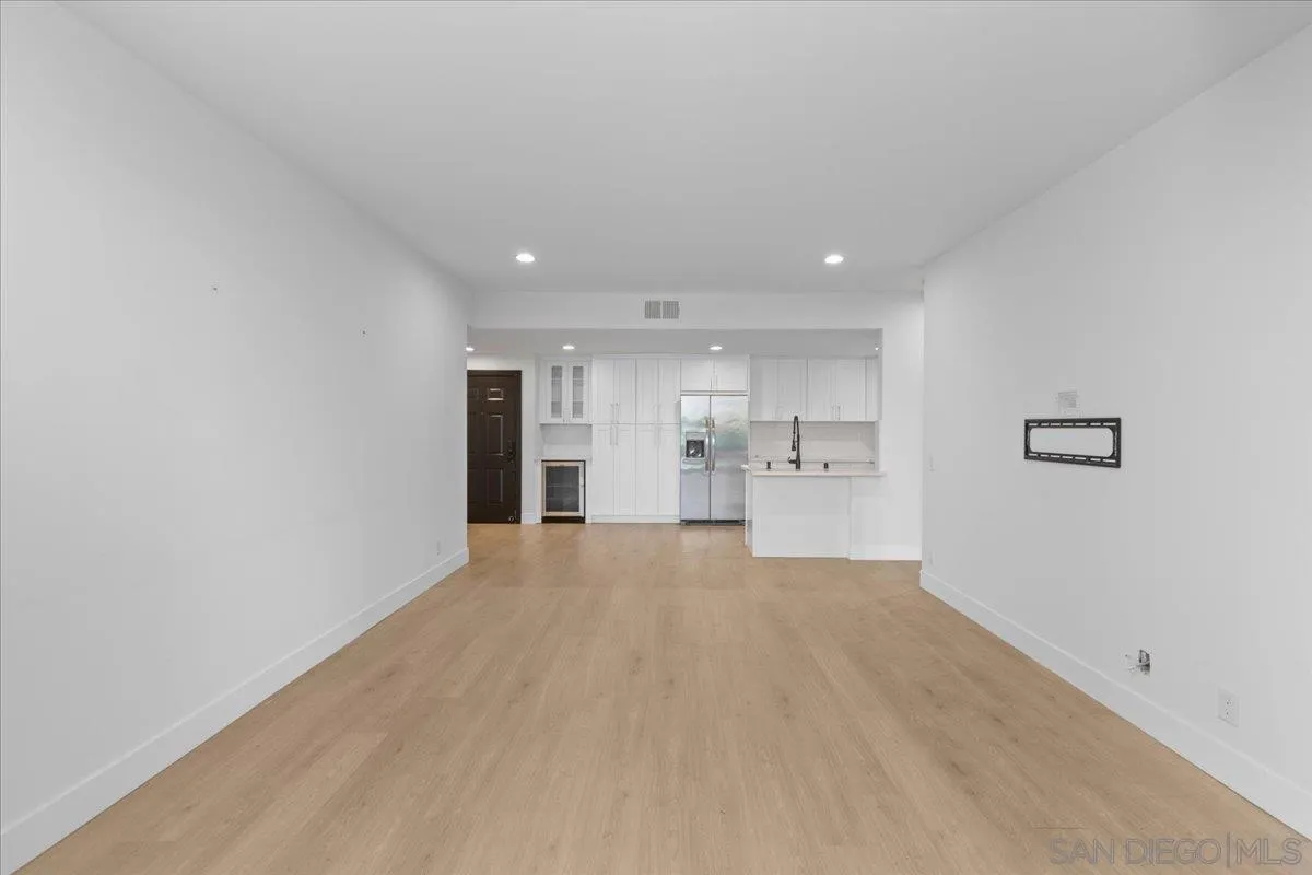 https://cdn.realtyfeed.com/cdn/127/260022374/89437fea2d1a417a25baf382496501a2.webp