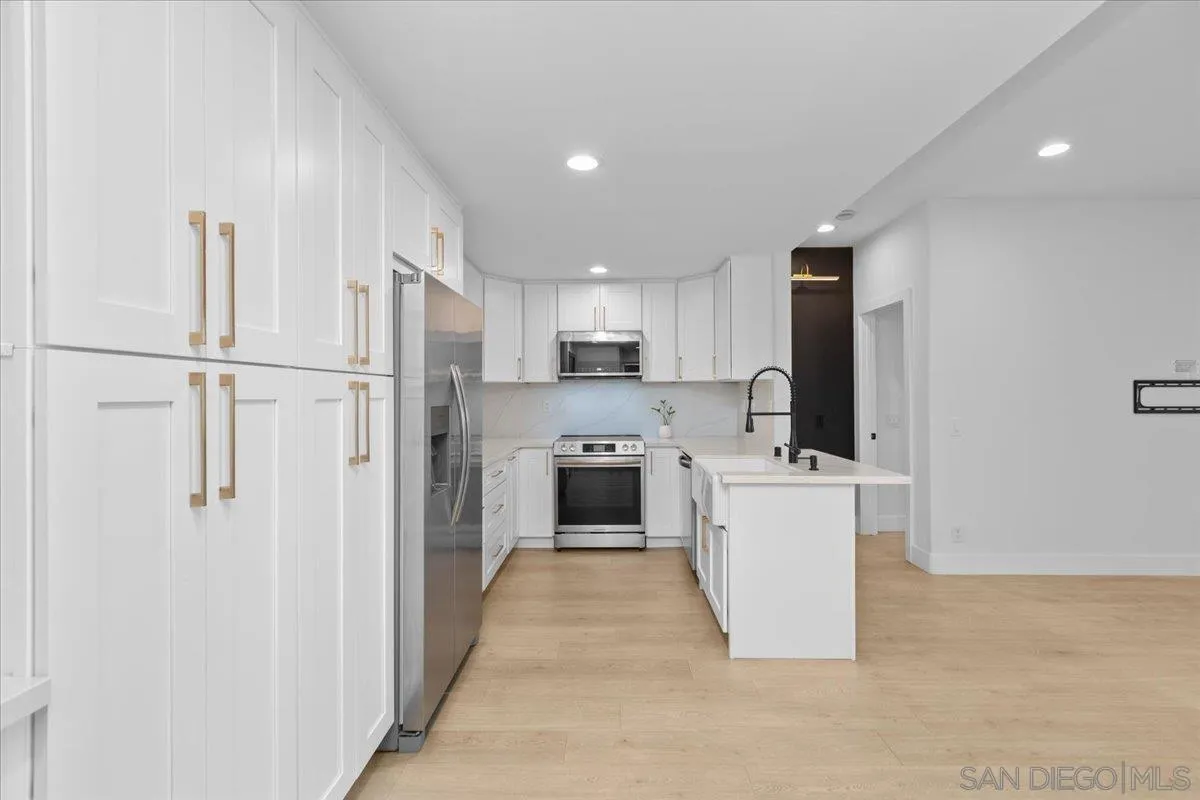 https://cdn.realtyfeed.com/cdn/127/260022374/c40b2b17edd984d5027ecf117bc02e6d.webp