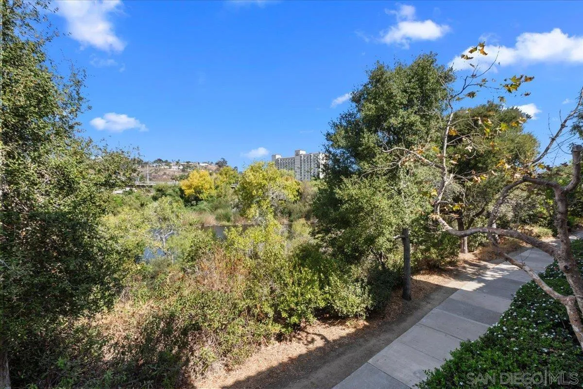 https://cdn.realtyfeed.com/cdn/127/260022374/e8badece6b11e2638925a5d9e06d51a8.webp