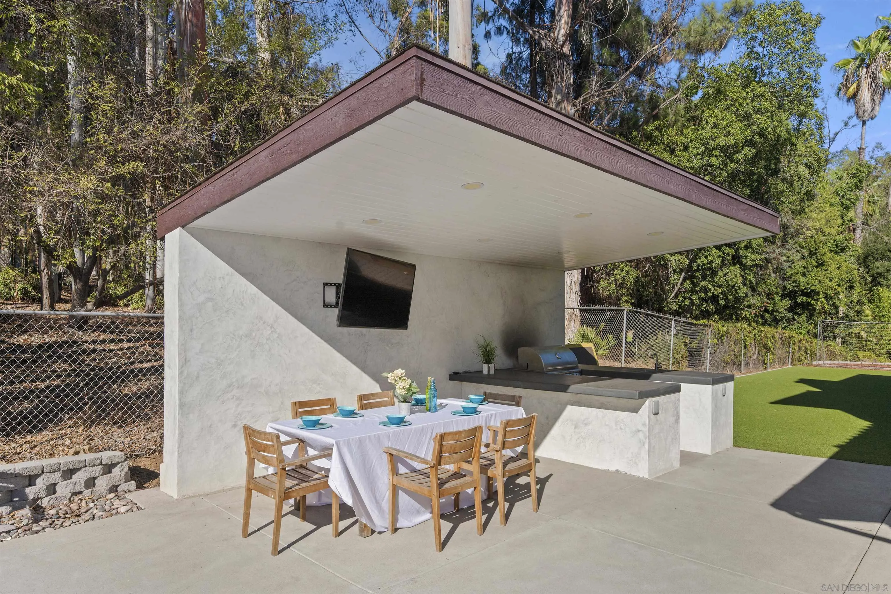 https://cdn.realtyfeed.com/cdn/127/260022382/01a45228523d2ec3ce9677b799fce936.webp