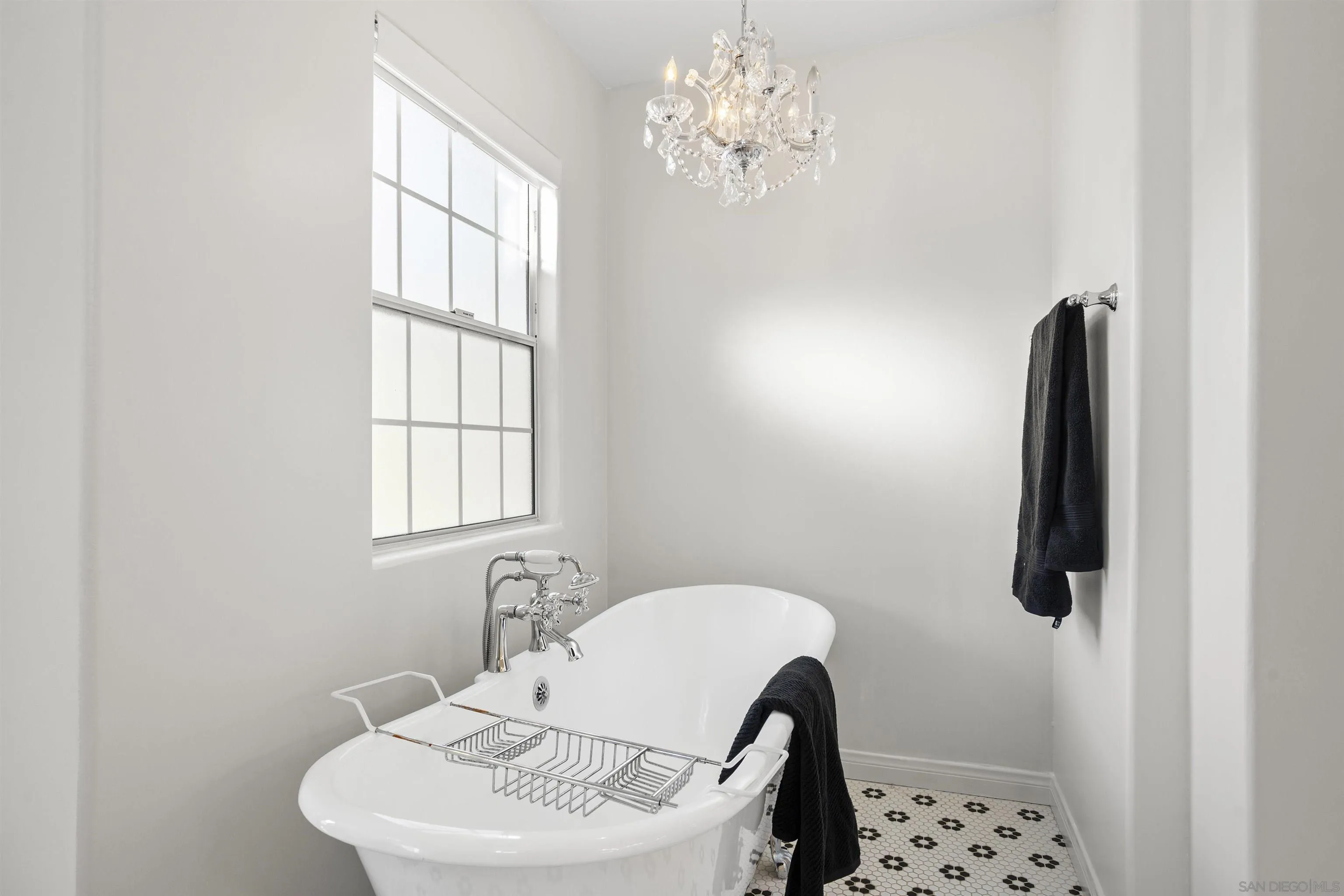 https://cdn.realtyfeed.com/cdn/127/260022382/0b65688eb369046f972119de82cbd625.webp