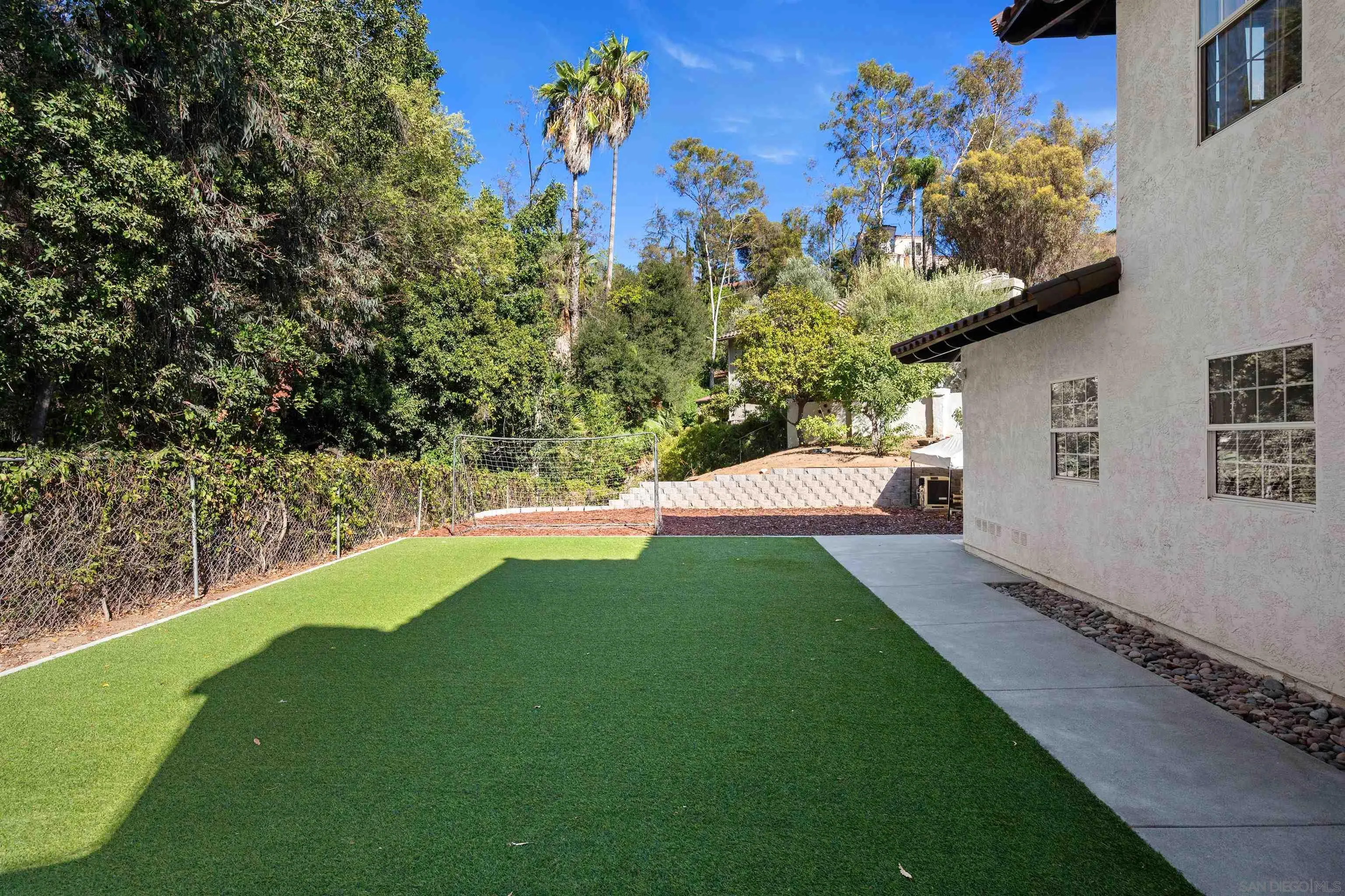 https://cdn.realtyfeed.com/cdn/127/260022382/1858c5f150d0c487b1e587d39e0f3c0d.webp