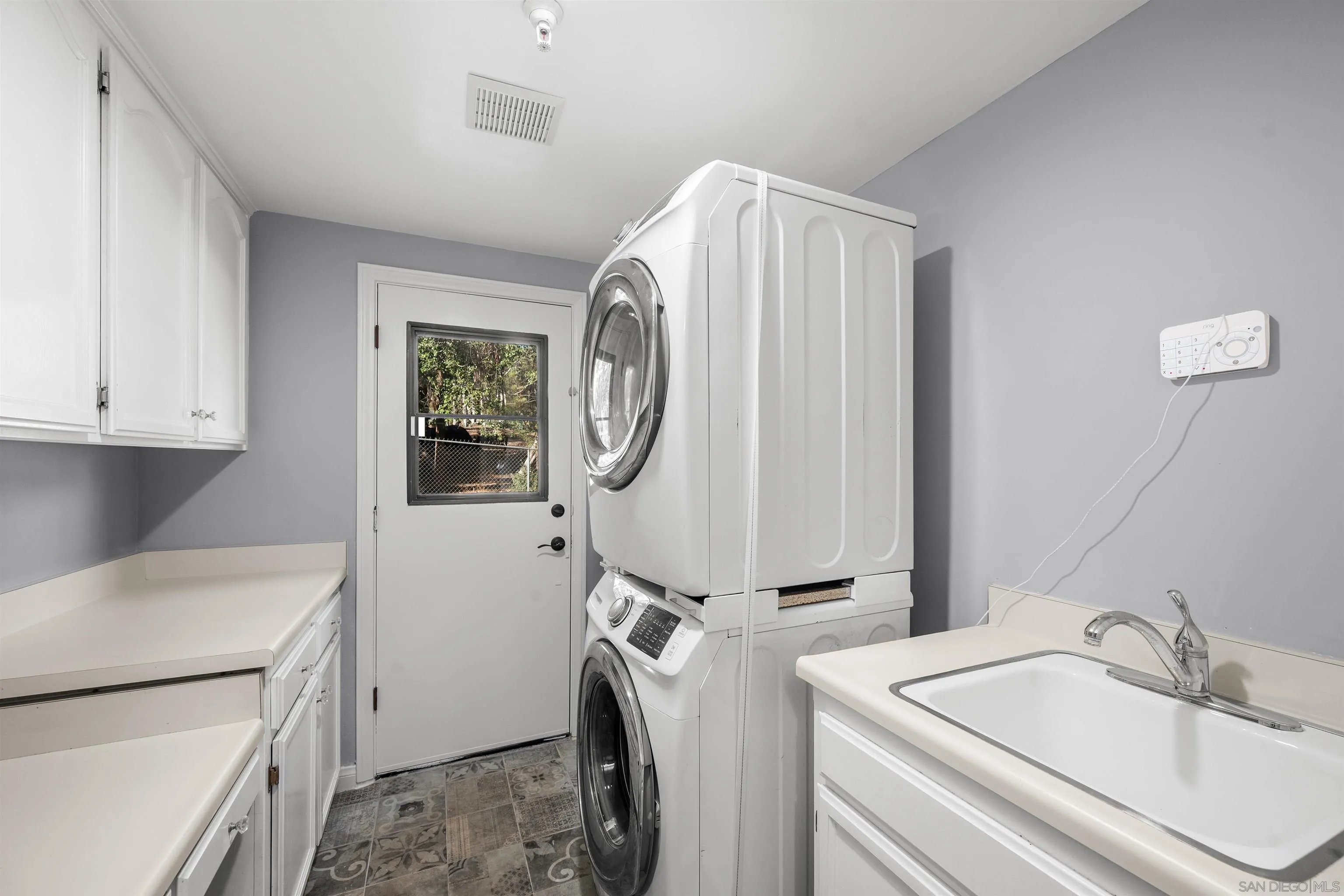 https://cdn.realtyfeed.com/cdn/127/260022382/4ae25f3e4095aa2bcfd00e76615d84bb.webp