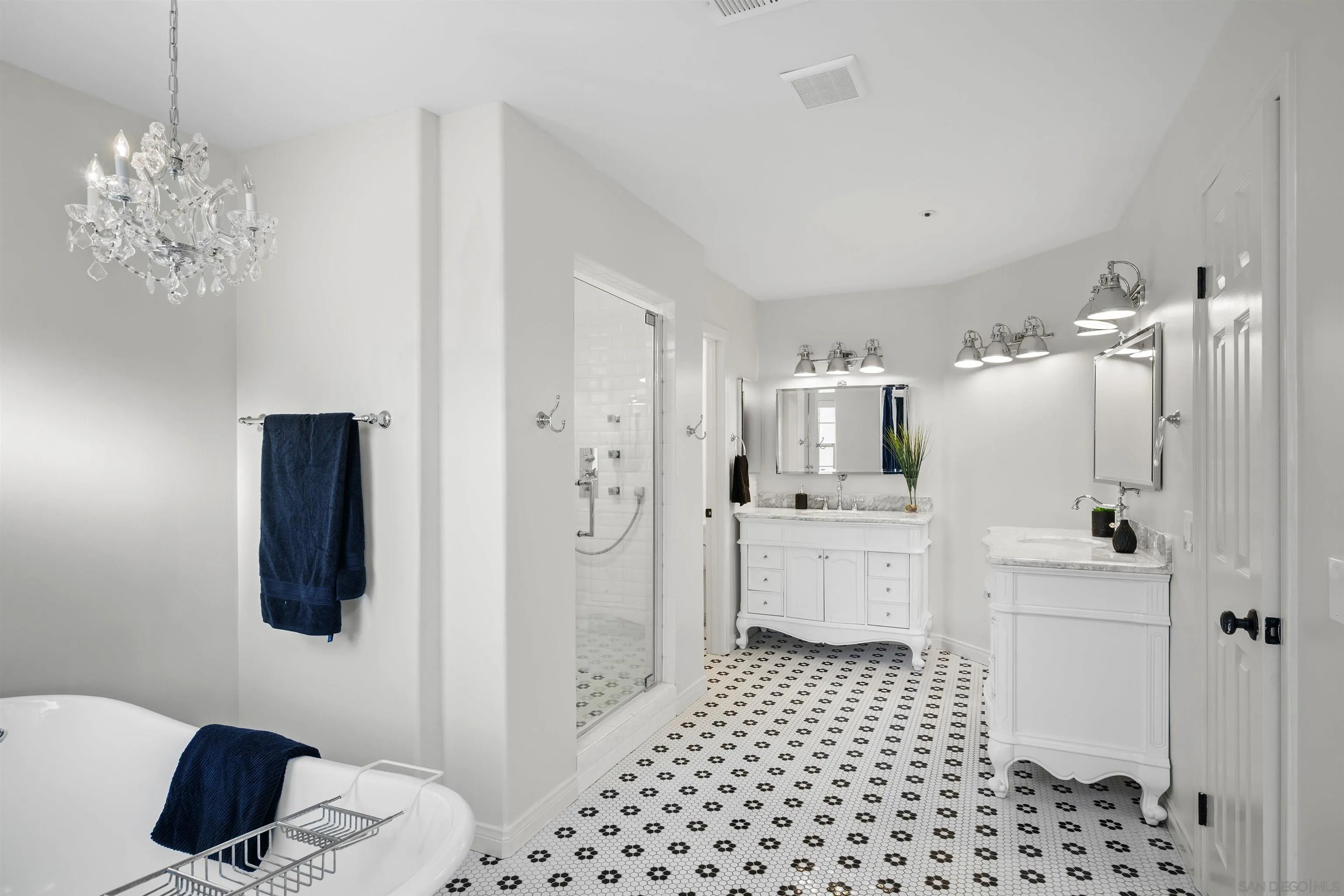 https://cdn.realtyfeed.com/cdn/127/260022382/58c4c44bc94472fc5aad32fdcc3693bd.webp