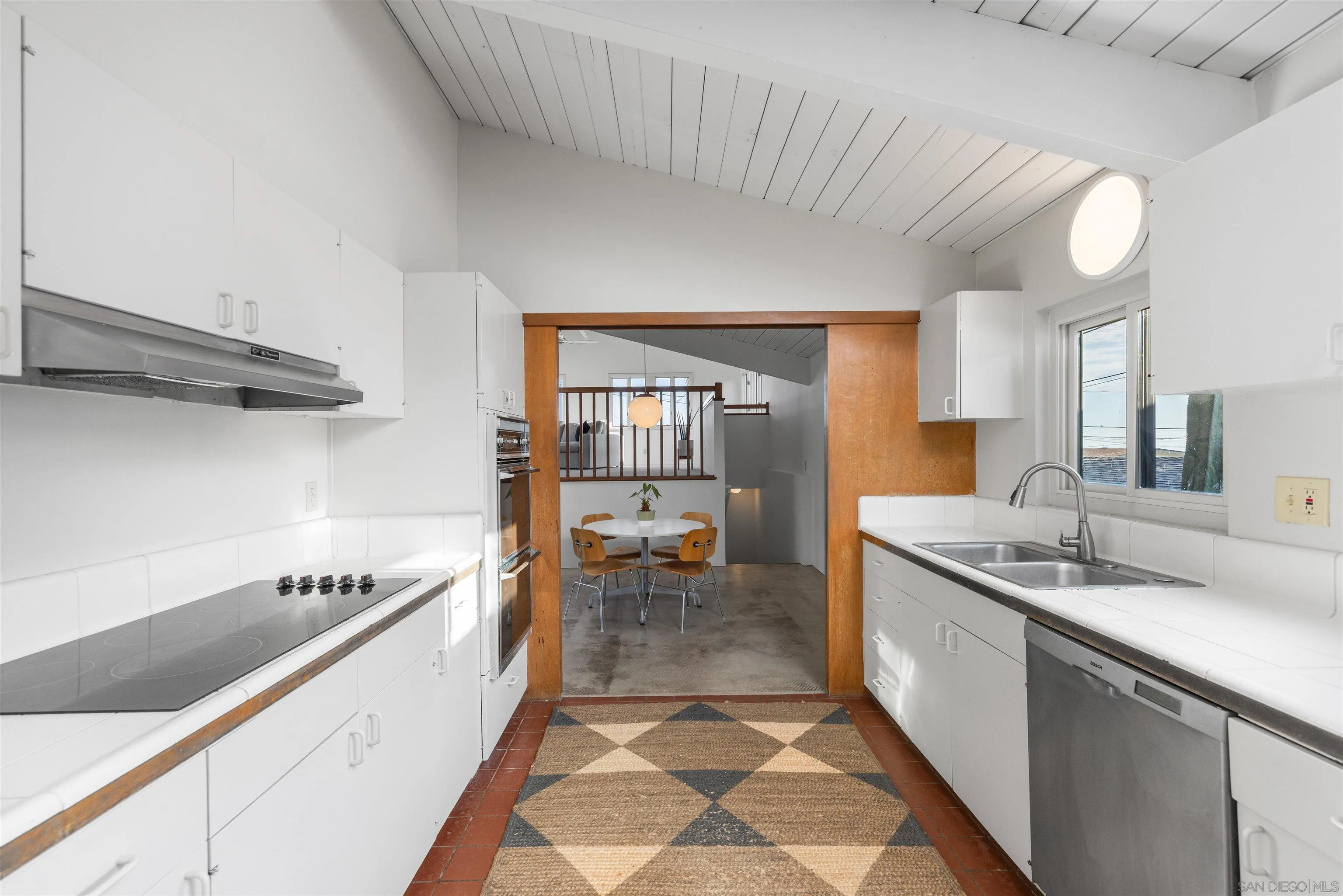 https://cdn.realtyfeed.com/cdn/127/260022383/0378ba556abb04b586f16c364e296c40.webp