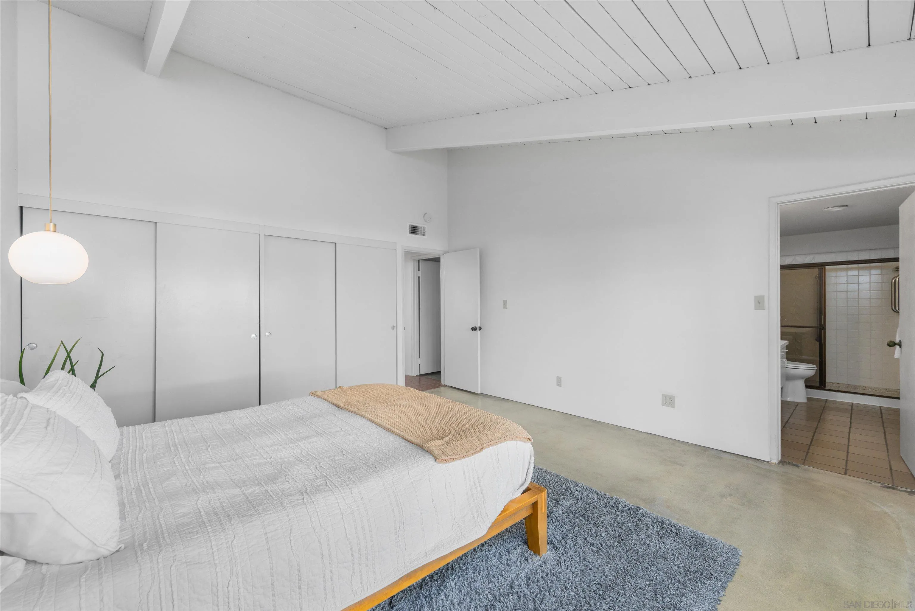 https://cdn.realtyfeed.com/cdn/127/260022383/28906e90d748a1463dfe4369d8f6359f.webp