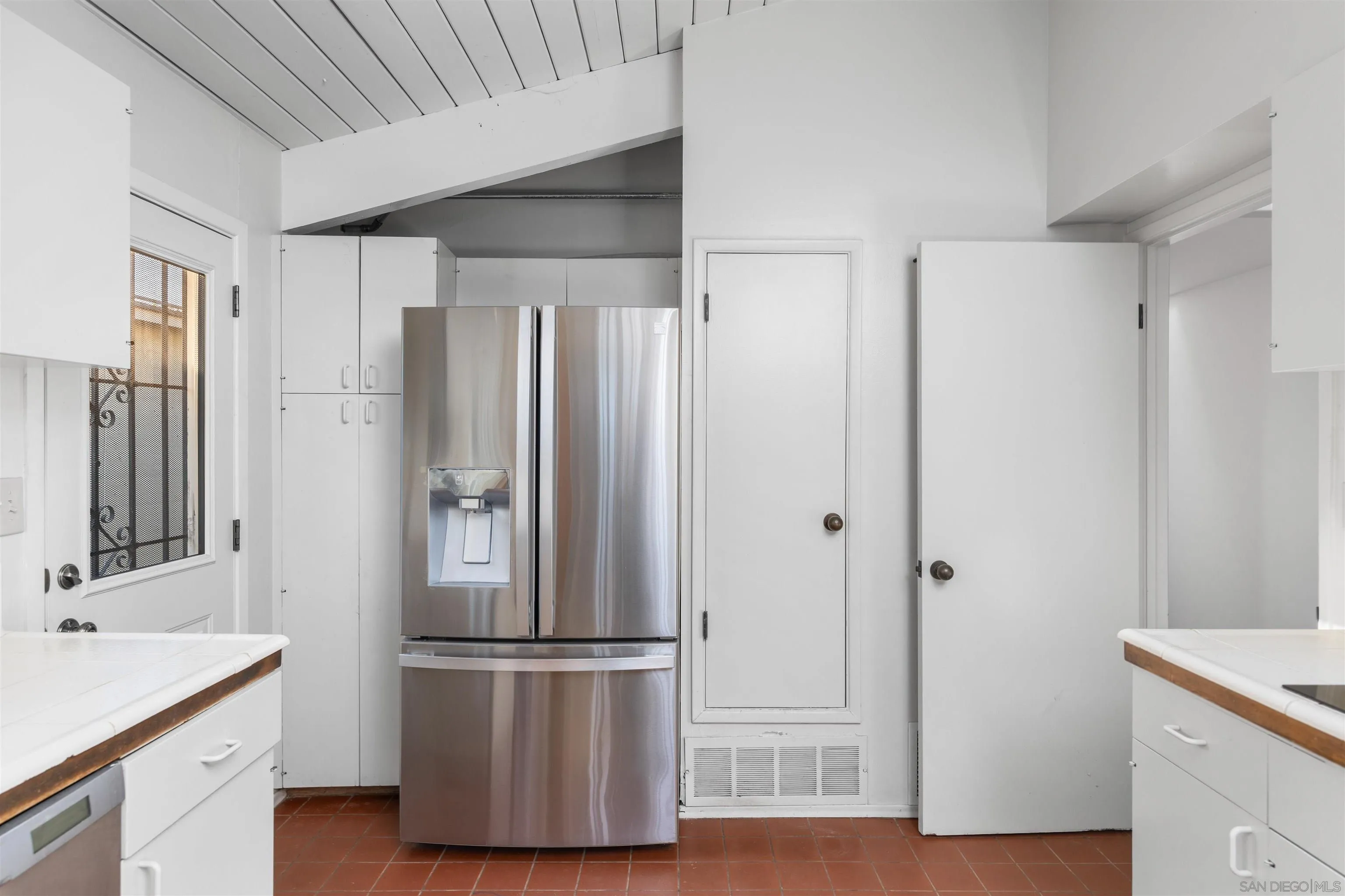 https://cdn.realtyfeed.com/cdn/127/260022383/44090847d29e5da6bbc4d3fd17e68276.webp