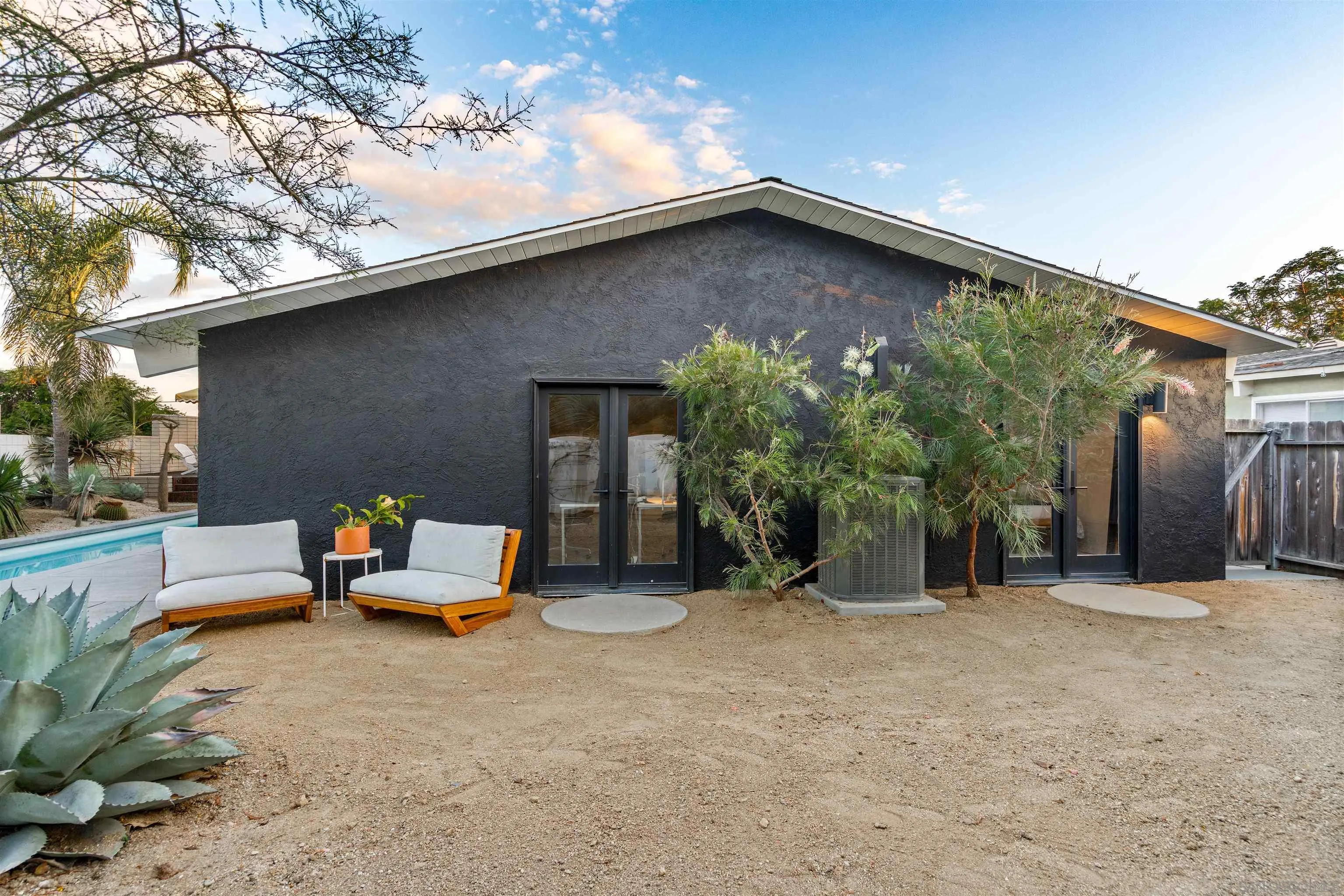 https://cdn.realtyfeed.com/cdn/127/260022383/9e66d8cfd9cb043ae8ccad8a0b673423.webp