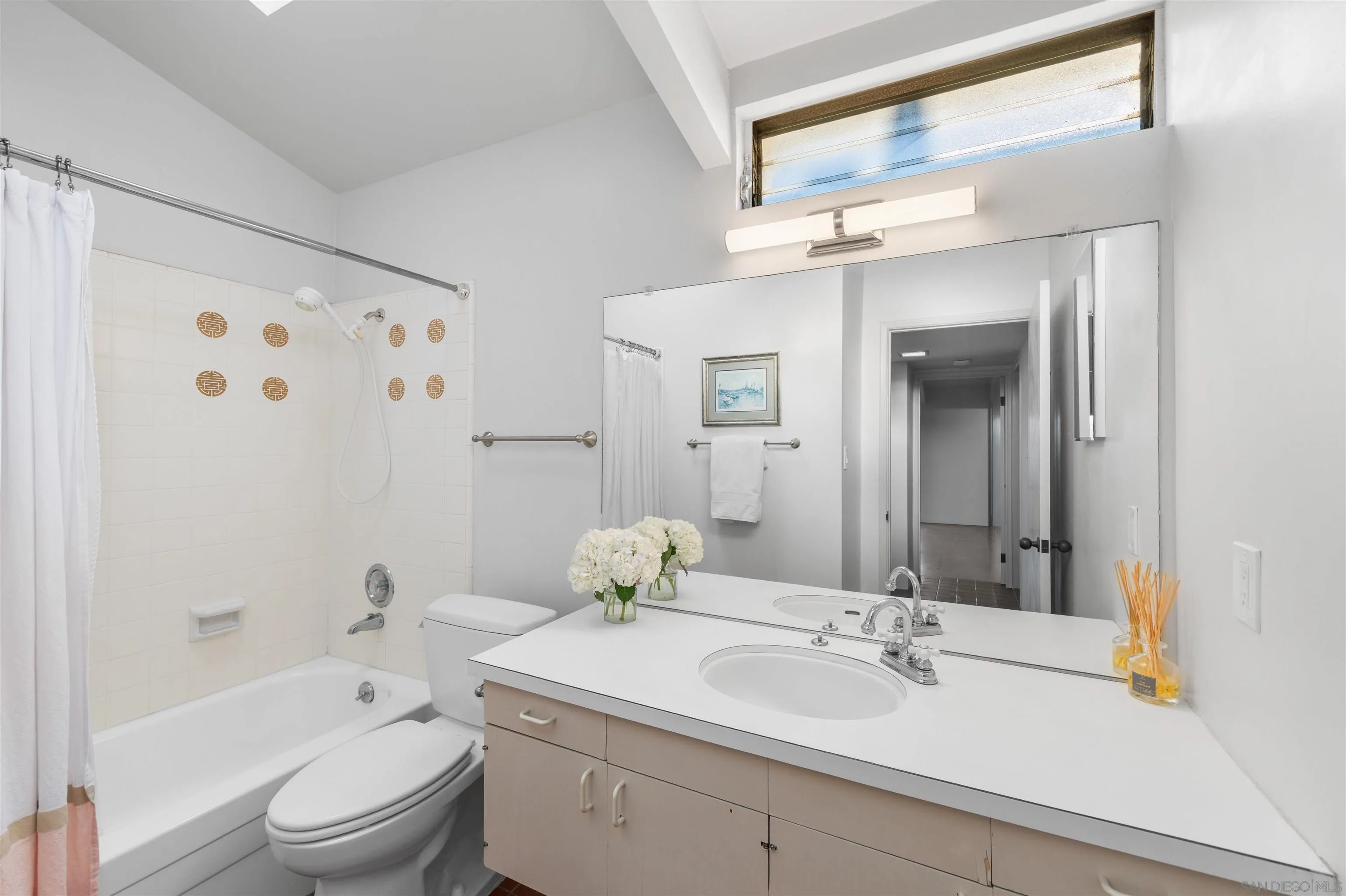 https://cdn.realtyfeed.com/cdn/127/260022383/cf7789f6ca8978e46fdf30fd443cf6c2.webp