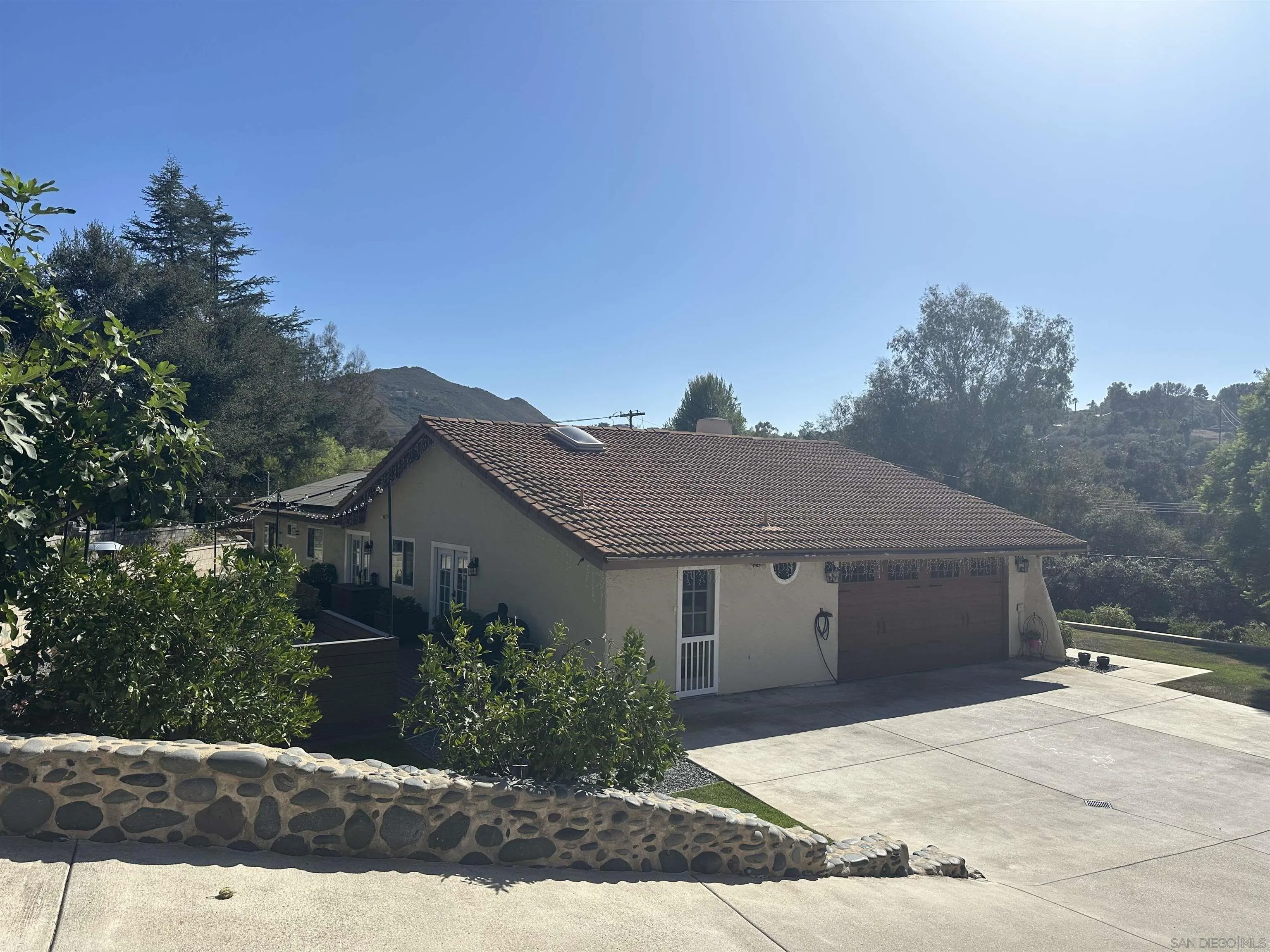 https://cdn.realtyfeed.com/cdn/127/260022384/7e002f47de4404bd5da94a5fe9393dd0.webp