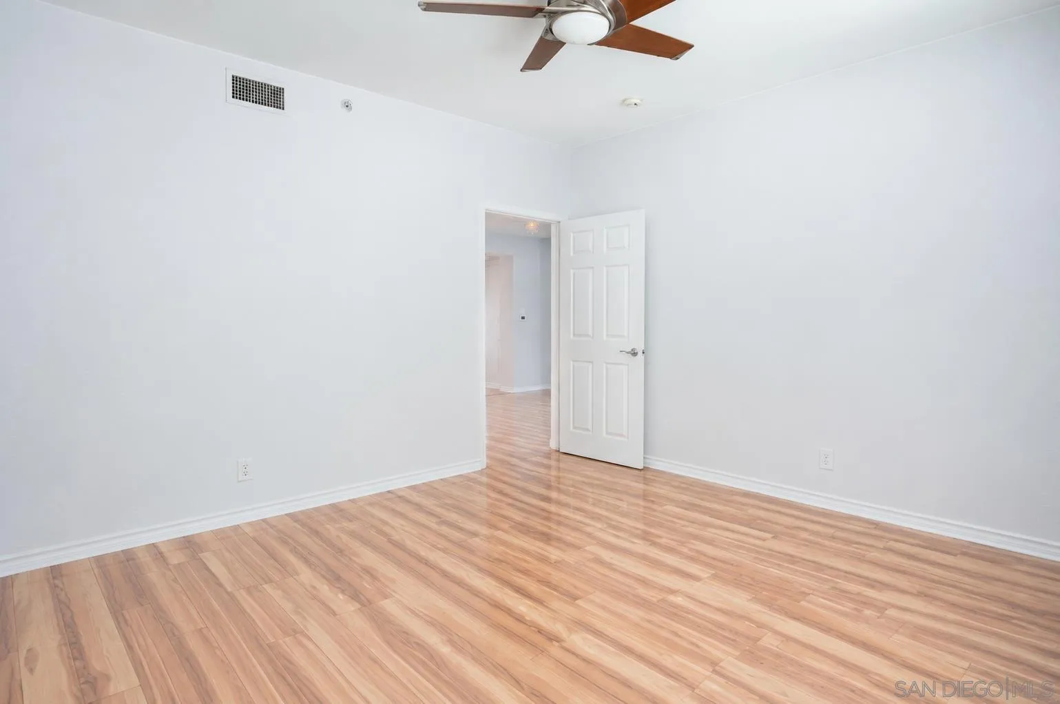 https://cdn.realtyfeed.com/cdn/127/260022389/9db3c10ac593199fc3f3f06a875ac8ec.webp