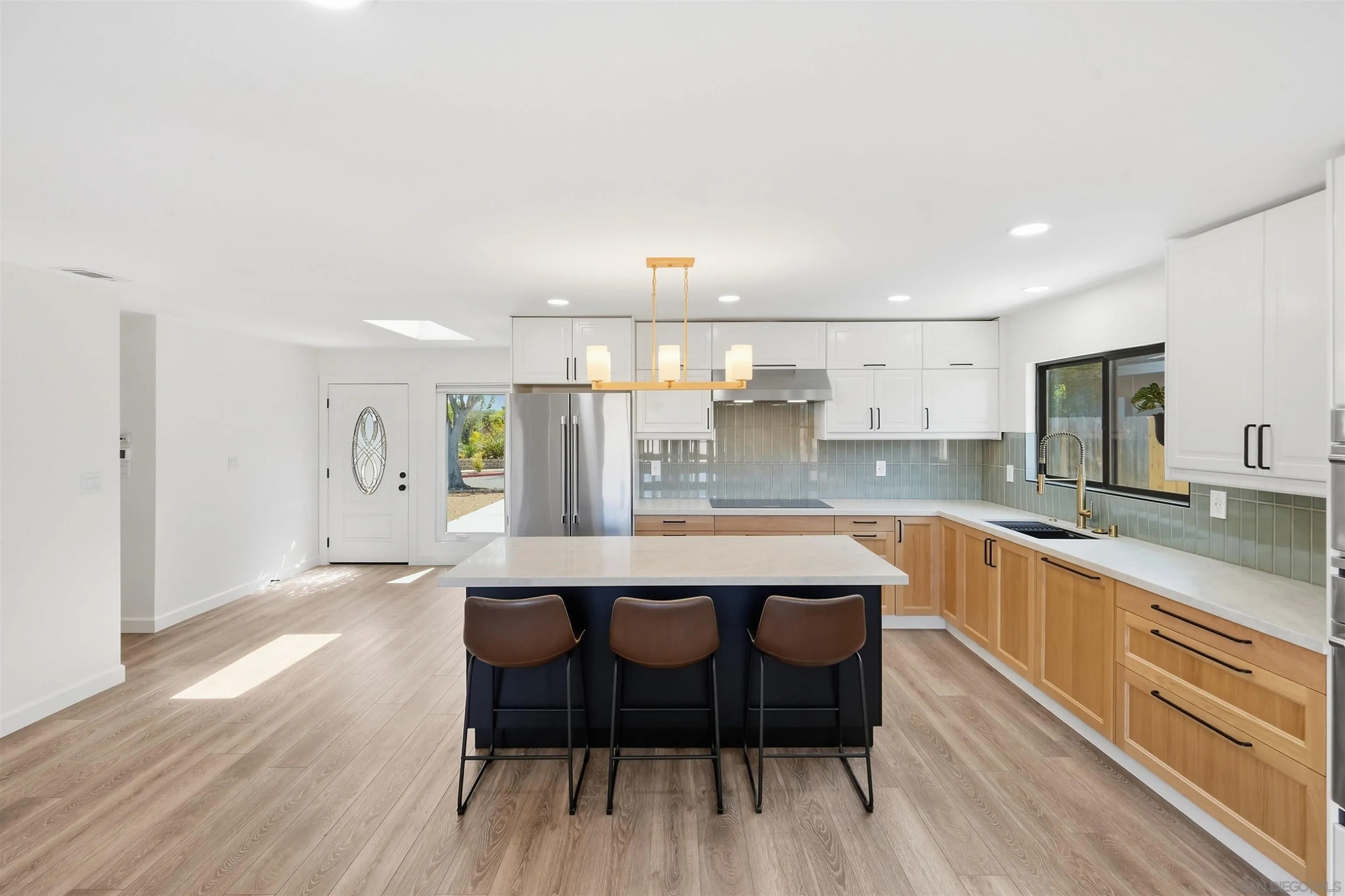 https://cdn.realtyfeed.com/cdn/127/260022392/a9df699f3af3e735730a87d399c16157.webp