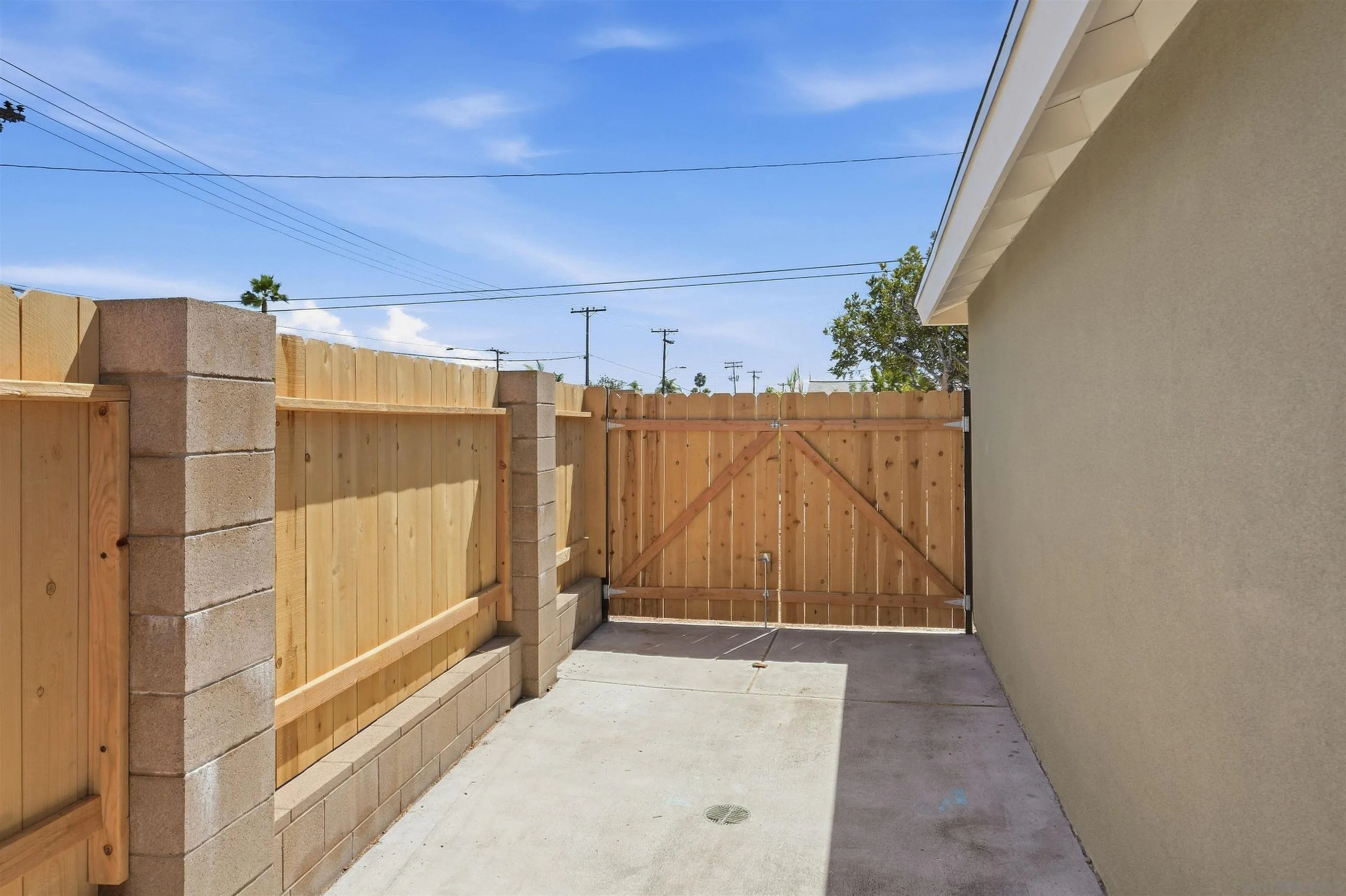 https://cdn.realtyfeed.com/cdn/127/260022392/b169549567dfee5971b4f85df3d606bf.webp