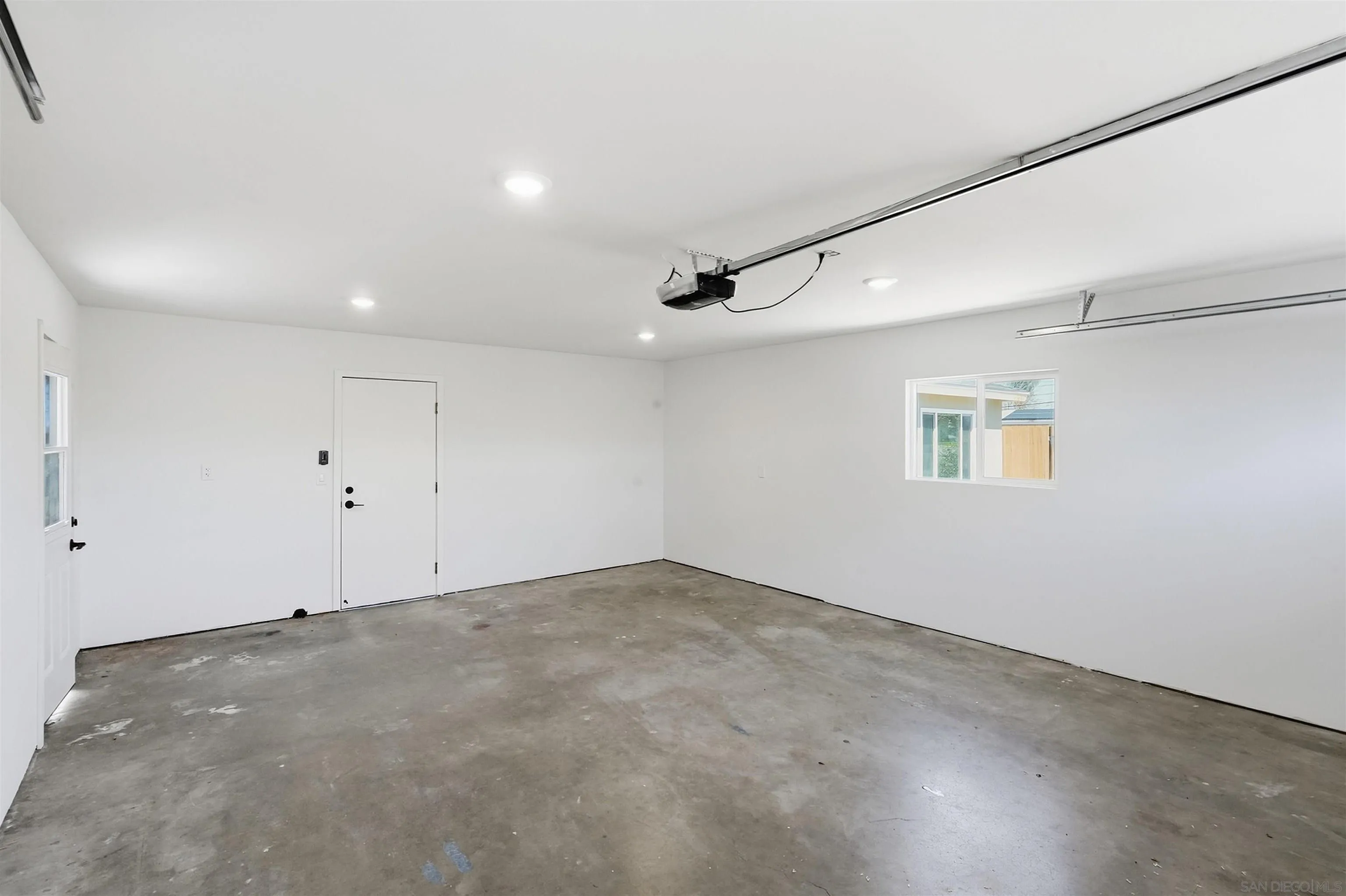 https://cdn.realtyfeed.com/cdn/127/260022392/baad524bfd64e669b8ef96580c64c841.webp