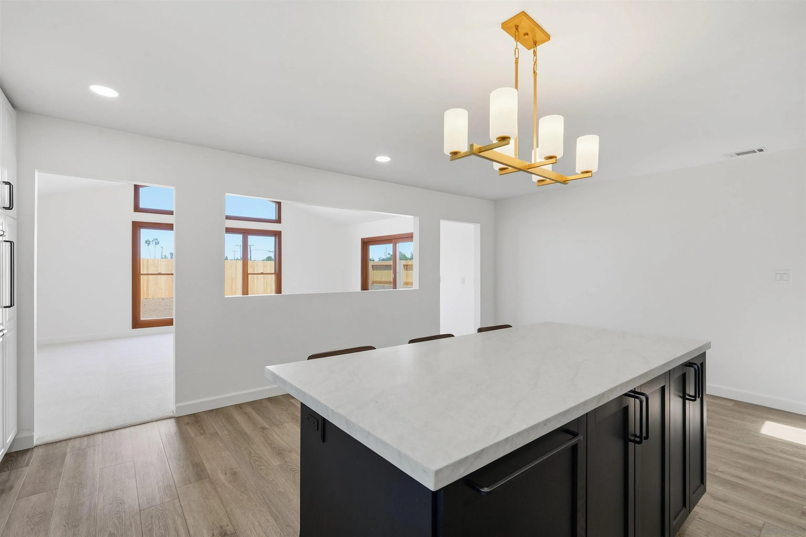 https://cdn.realtyfeed.com/cdn/127/260022392/bd9a33fdb0d81d05d898cbc49fc397ac.webp