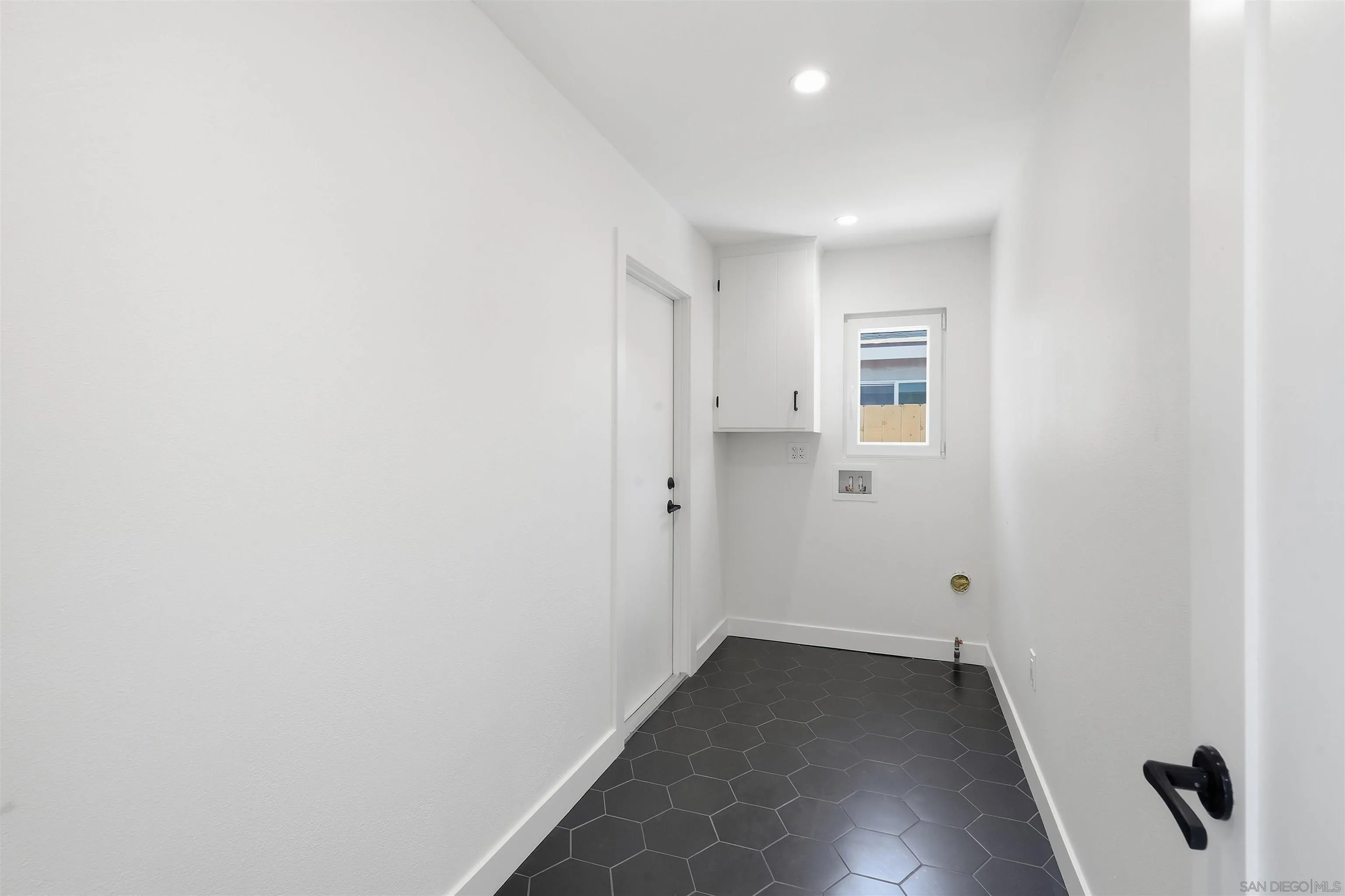 https://cdn.realtyfeed.com/cdn/127/260022392/e89874cf3a6ce918f4e12b57229c039b.webp