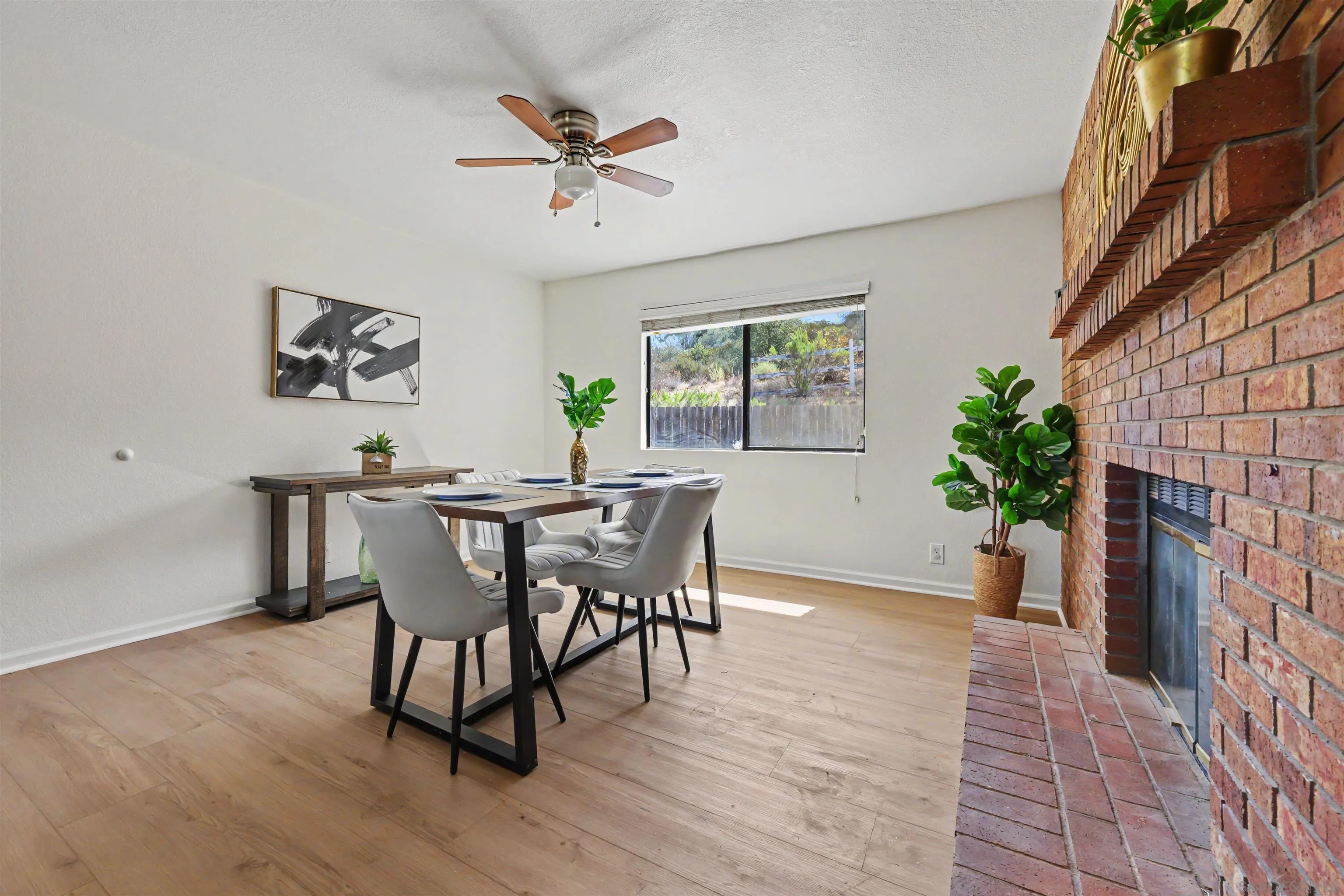 https://cdn.realtyfeed.com/cdn/127/260022412/85c911bf233cb838a4e22e1d65a7120c.webp