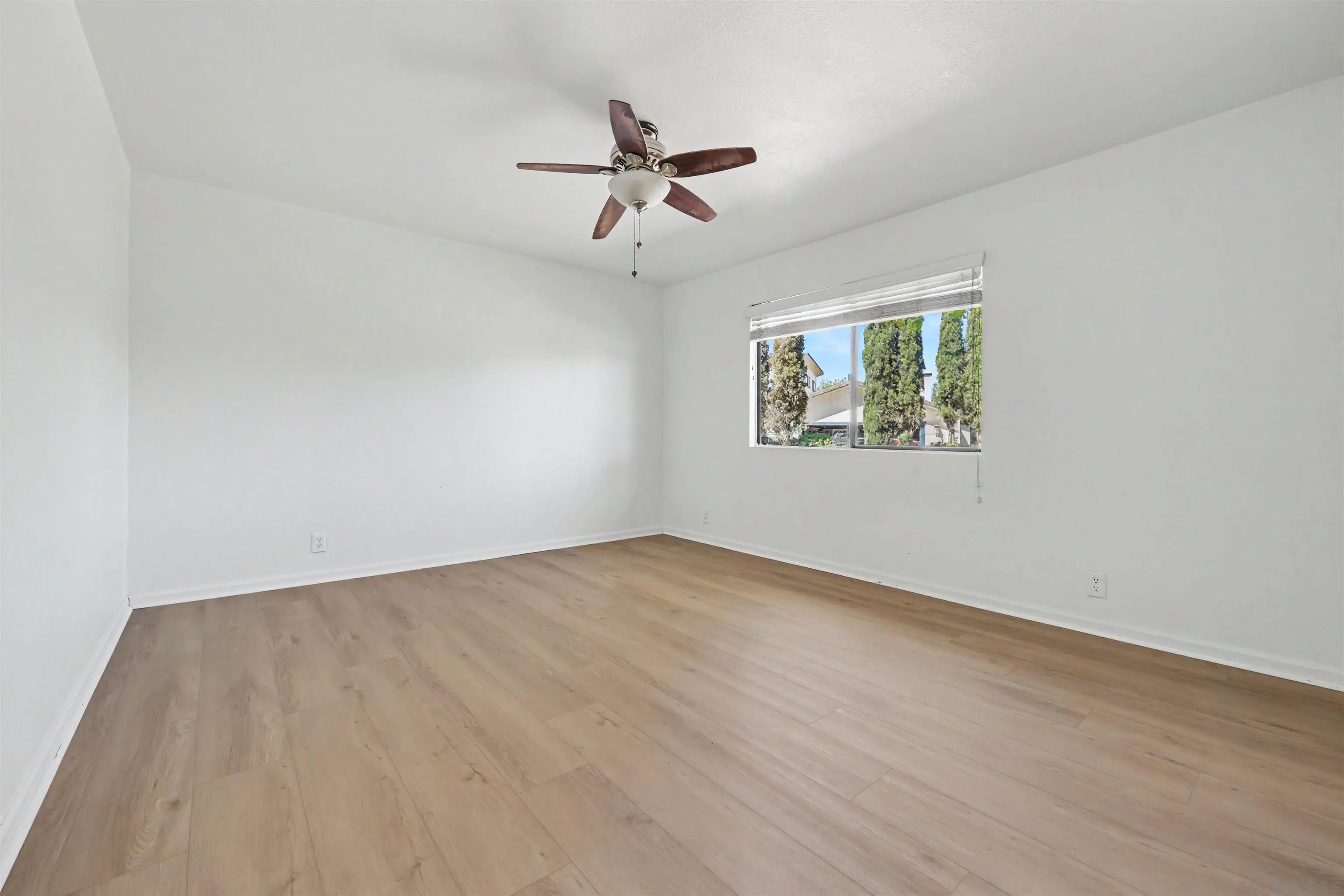 https://cdn.realtyfeed.com/cdn/127/260022412/9527424456581d84b28865eaffd549f5.webp