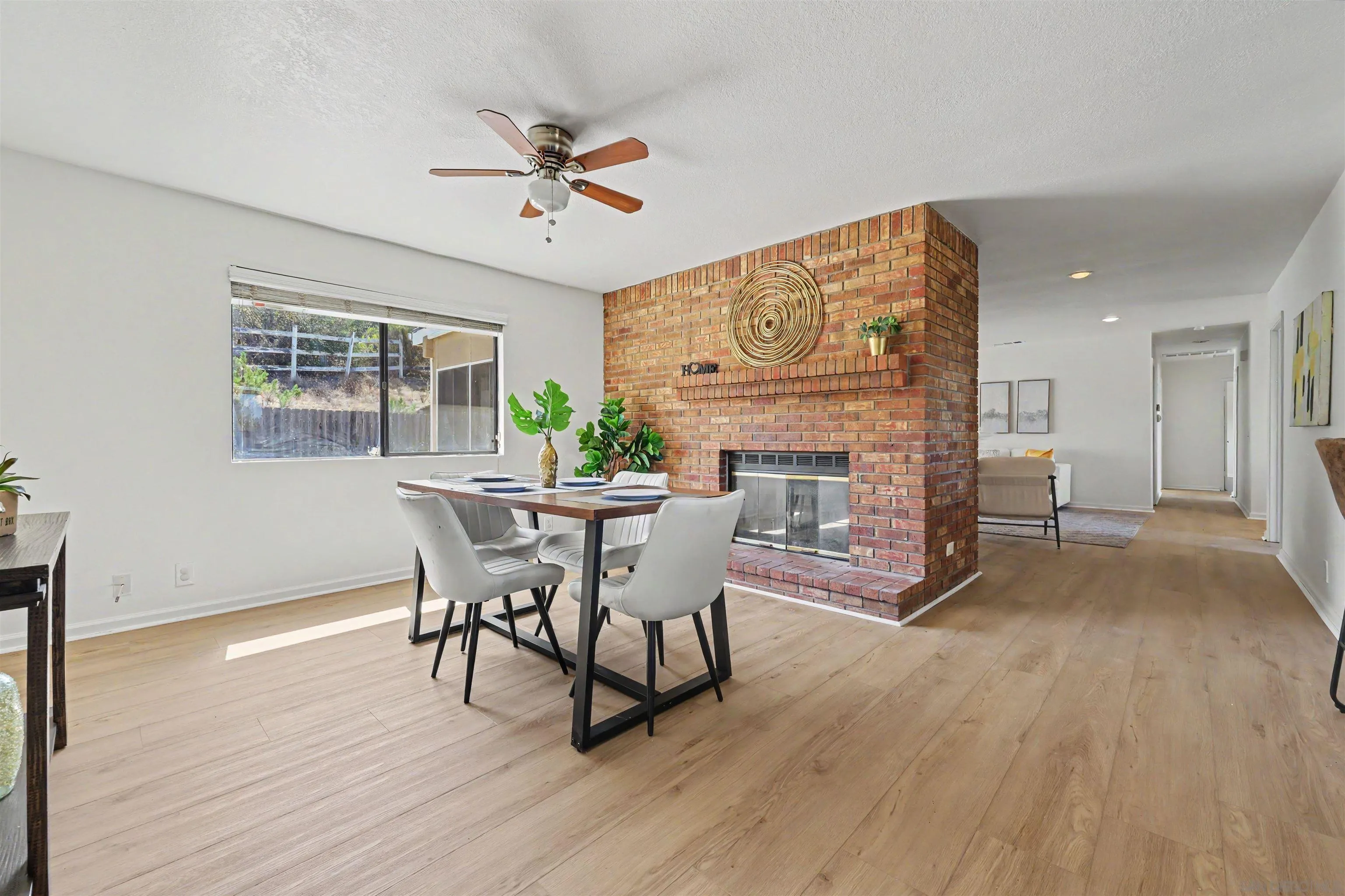 https://cdn.realtyfeed.com/cdn/127/260022412/a6b00853be16f7bcc60a60b3d07279bb.webp