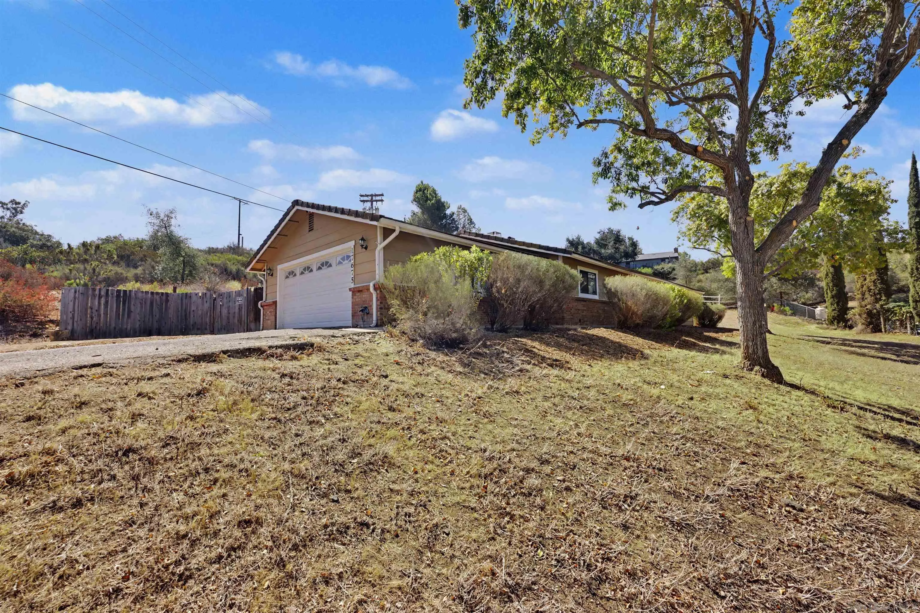 https://cdn.realtyfeed.com/cdn/127/260022412/b24403781a41d42b602998b39858d3ae.webp