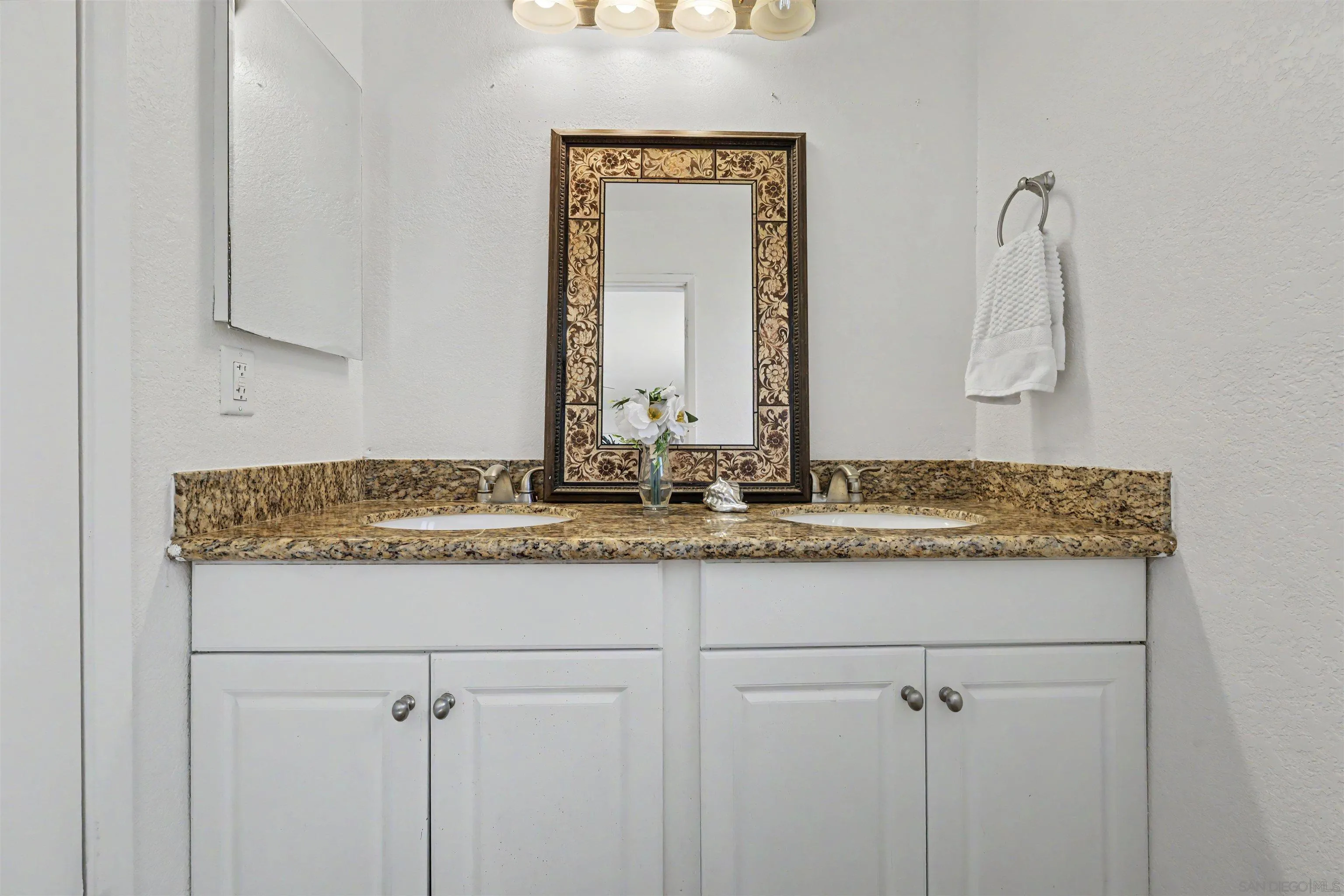 https://cdn.realtyfeed.com/cdn/127/260022412/bbf71f8251b328c5ff15acd1c4326d32.webp