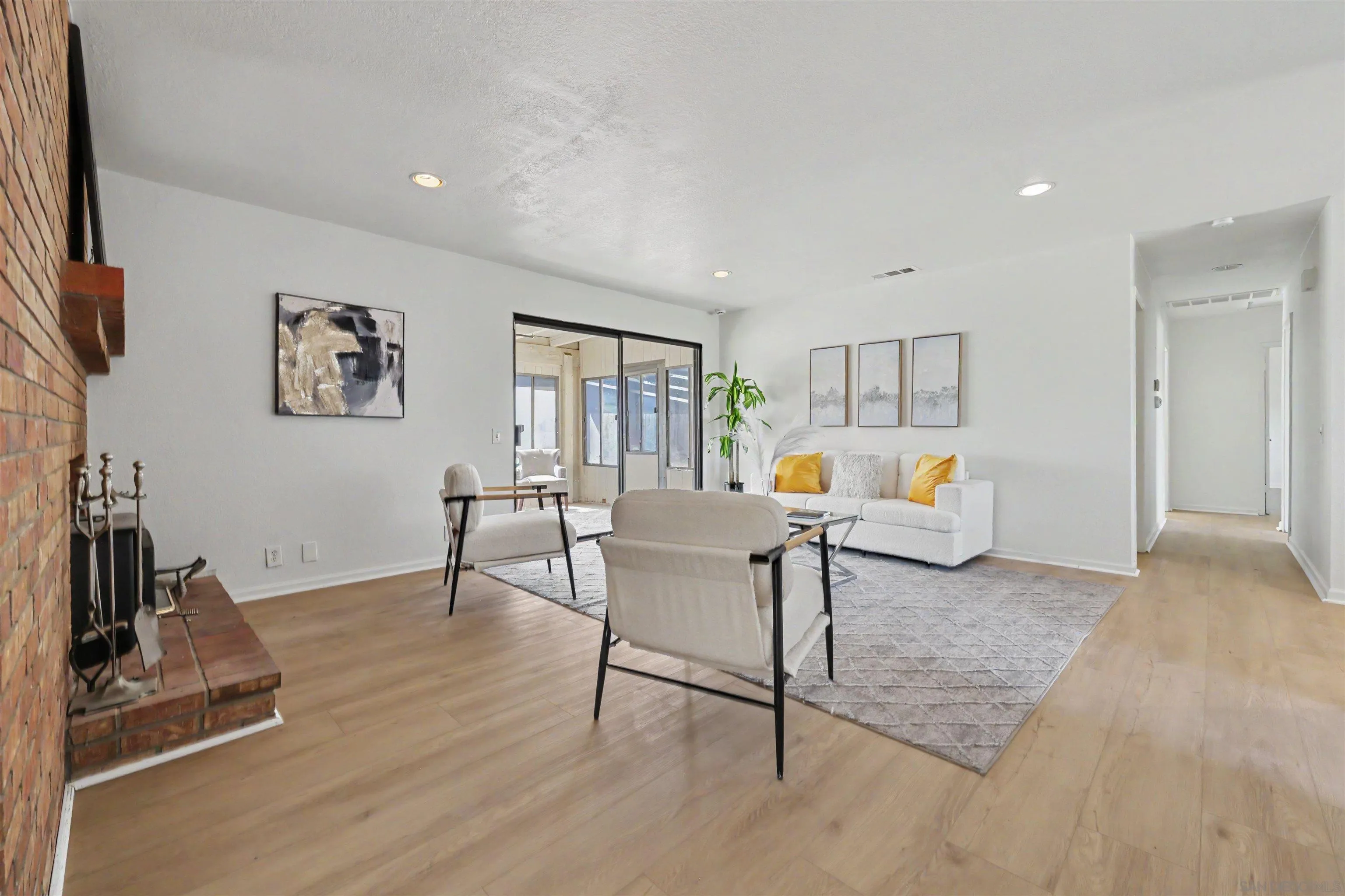 https://cdn.realtyfeed.com/cdn/127/260022412/e2d6f5b9a803a927b76ed1bd03208347.webp