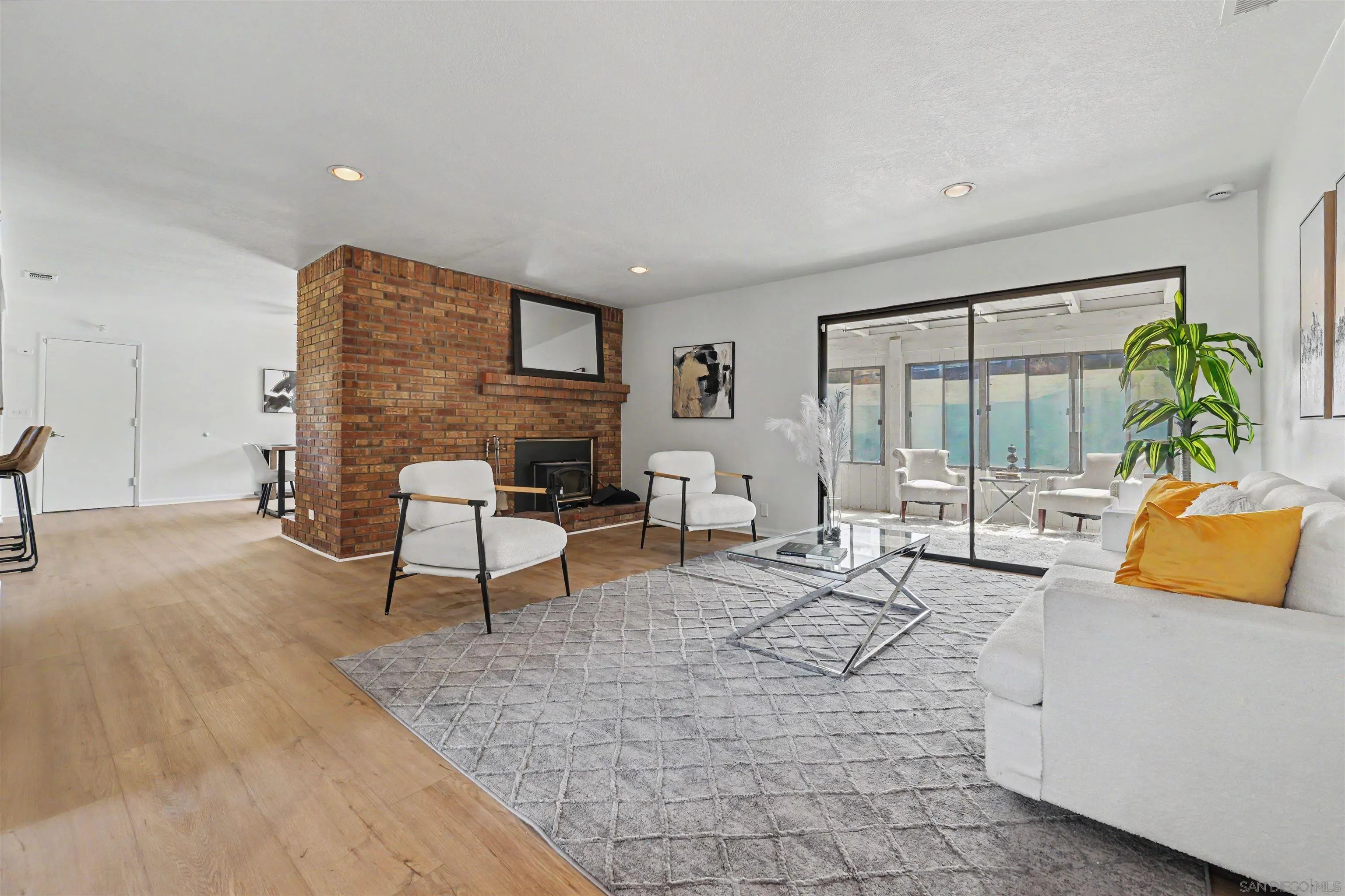 https://cdn.realtyfeed.com/cdn/127/260022412/eba332b5dda9c583e35b93a8173c8775.webp