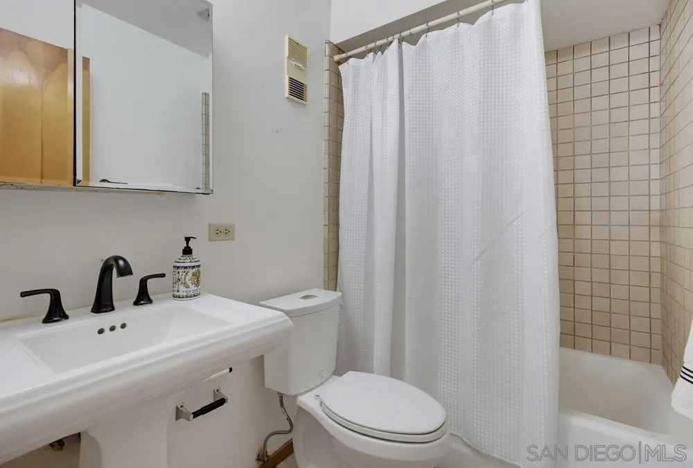 https://cdn.realtyfeed.com/cdn/127/260022419/5245072f8fd9b277d2474d7161c0730c.webp