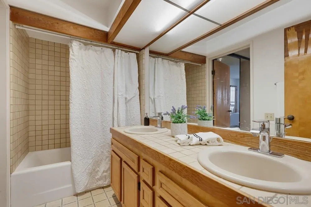 https://cdn.realtyfeed.com/cdn/127/260022419/b9d530b6bfff699d58ee7a567e5576ac.webp