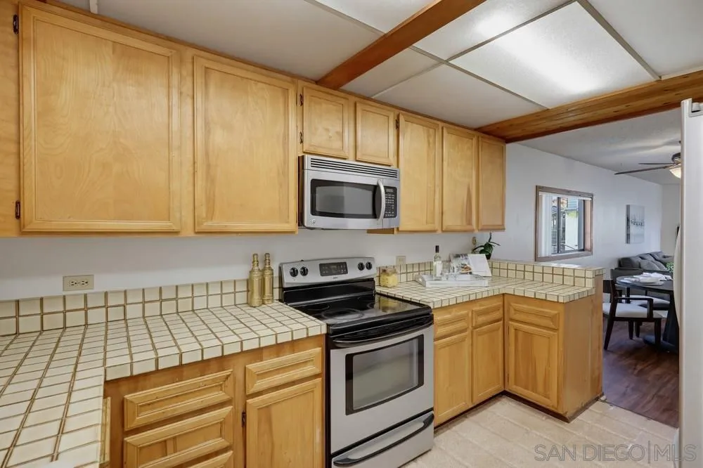 https://cdn.realtyfeed.com/cdn/127/260022419/d9d0b5812ede5fbee7232df9a7f784cd.webp