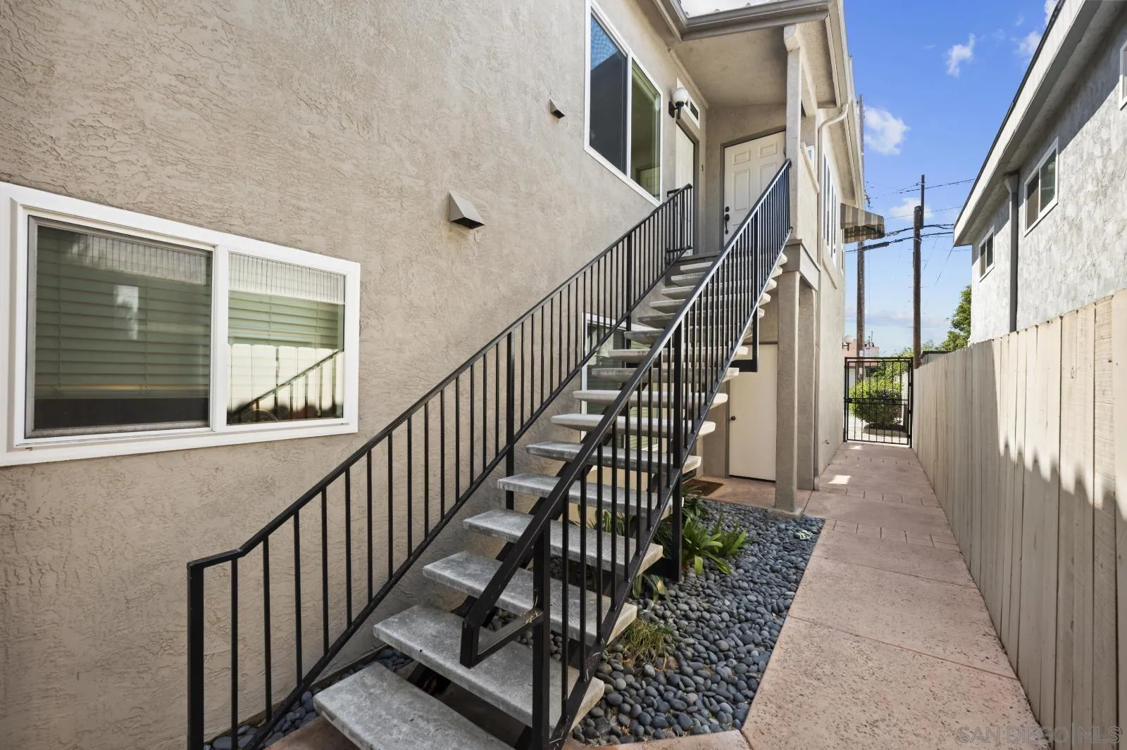https://cdn.realtyfeed.com/cdn/127/260022421/1500148ee581818302a896d1506a1961.webp