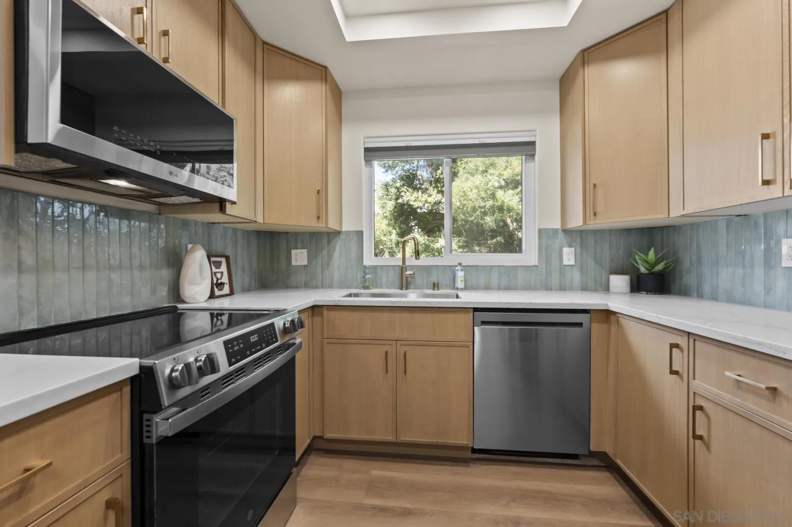 https://cdn.realtyfeed.com/cdn/127/260022421/2aada50ef633a11df2863484a14841f8.webp