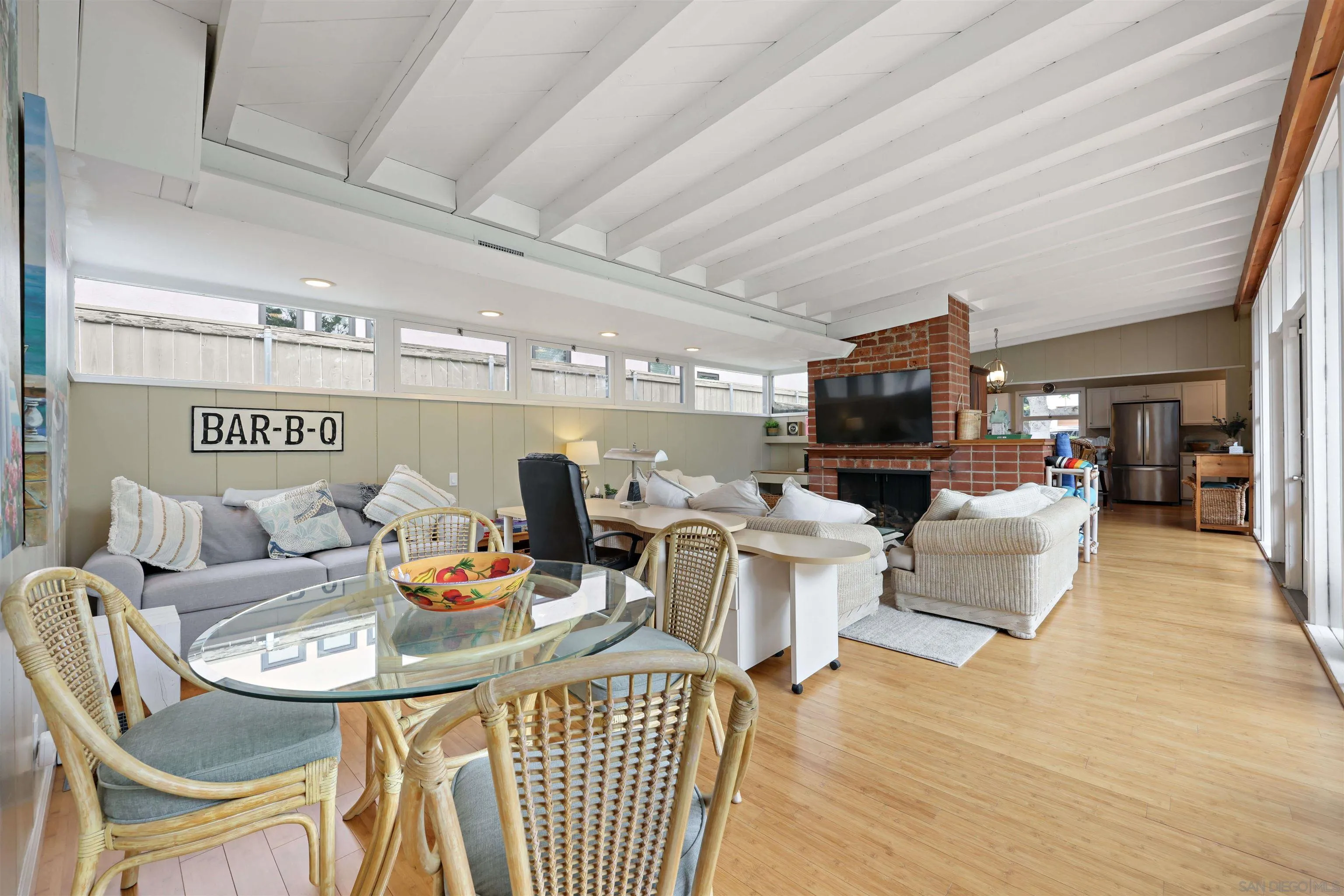 https://cdn.realtyfeed.com/cdn/127/260022424/852212ca58edb380c5b26a1905a08d82.webp