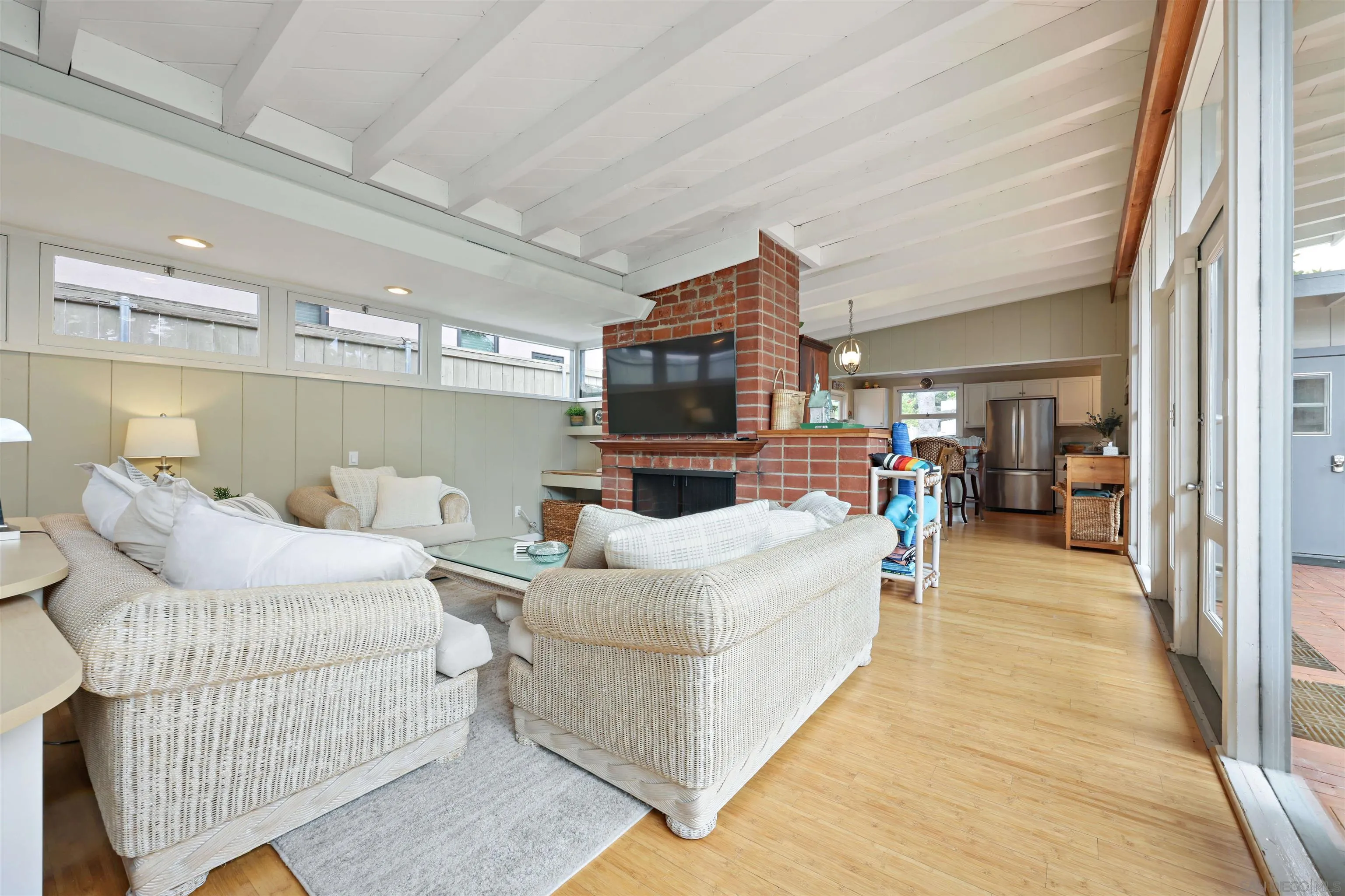 https://cdn.realtyfeed.com/cdn/127/260022424/8ec51970d2cbb482ba21ff45210b4391.webp