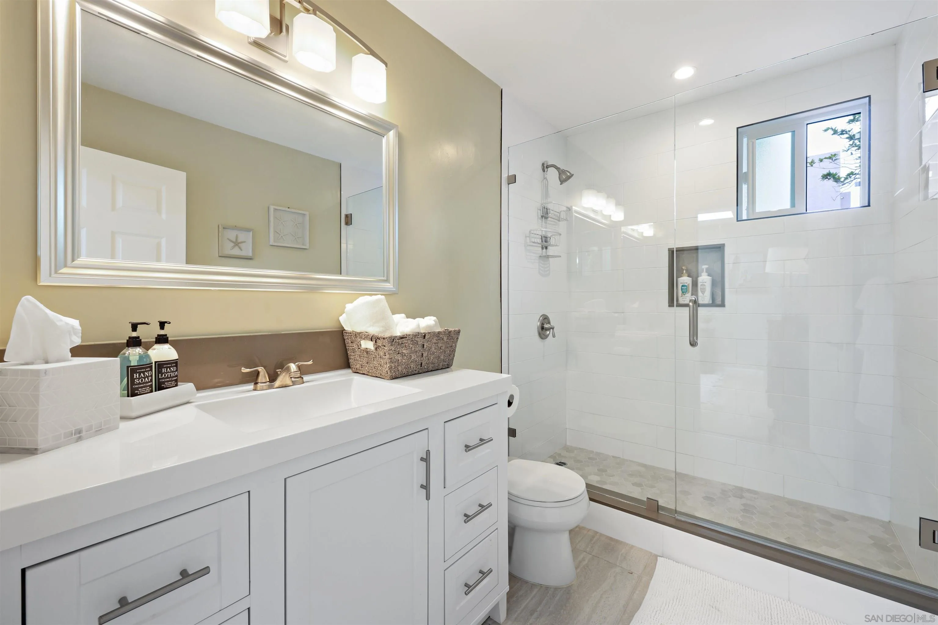 https://cdn.realtyfeed.com/cdn/127/260022424/9cd0851aaf2d3f4b9f9214b96d8063bf.webp