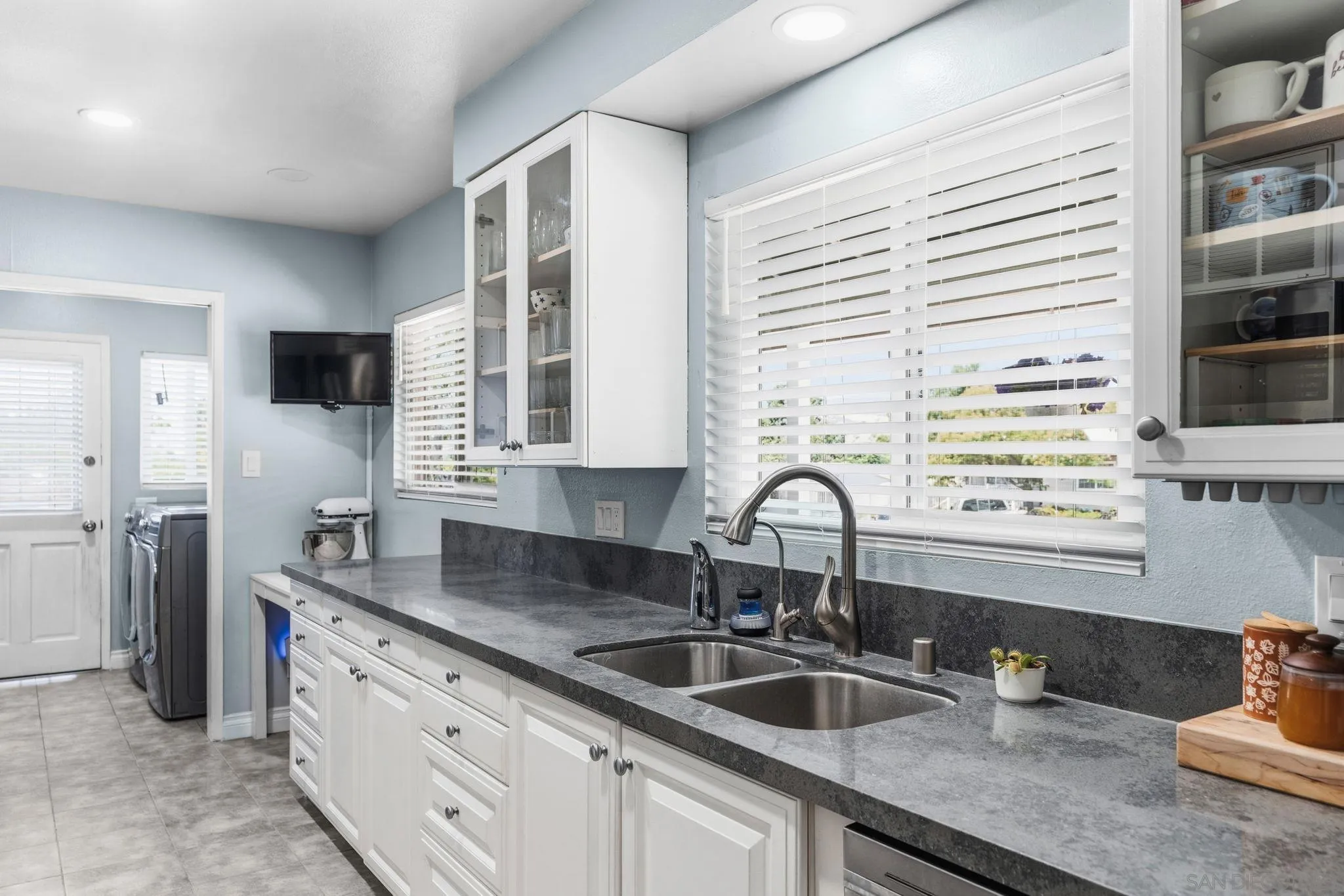 https://cdn.realtyfeed.com/cdn/127/260022427/3cbd6009e517d7c15cb2c9da9788d183.webp