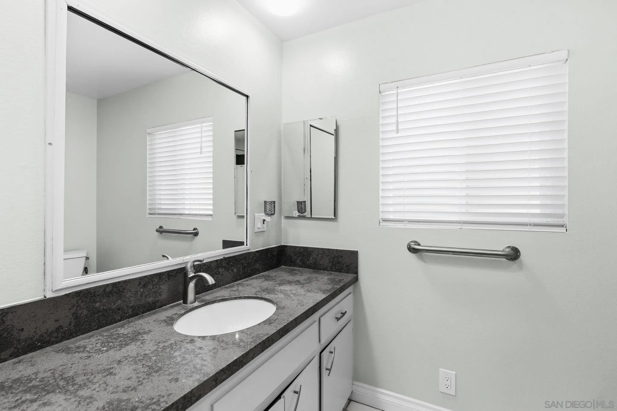 https://cdn.realtyfeed.com/cdn/127/260022427/56f64fb25f182abbb78d20855b4f3842.webp