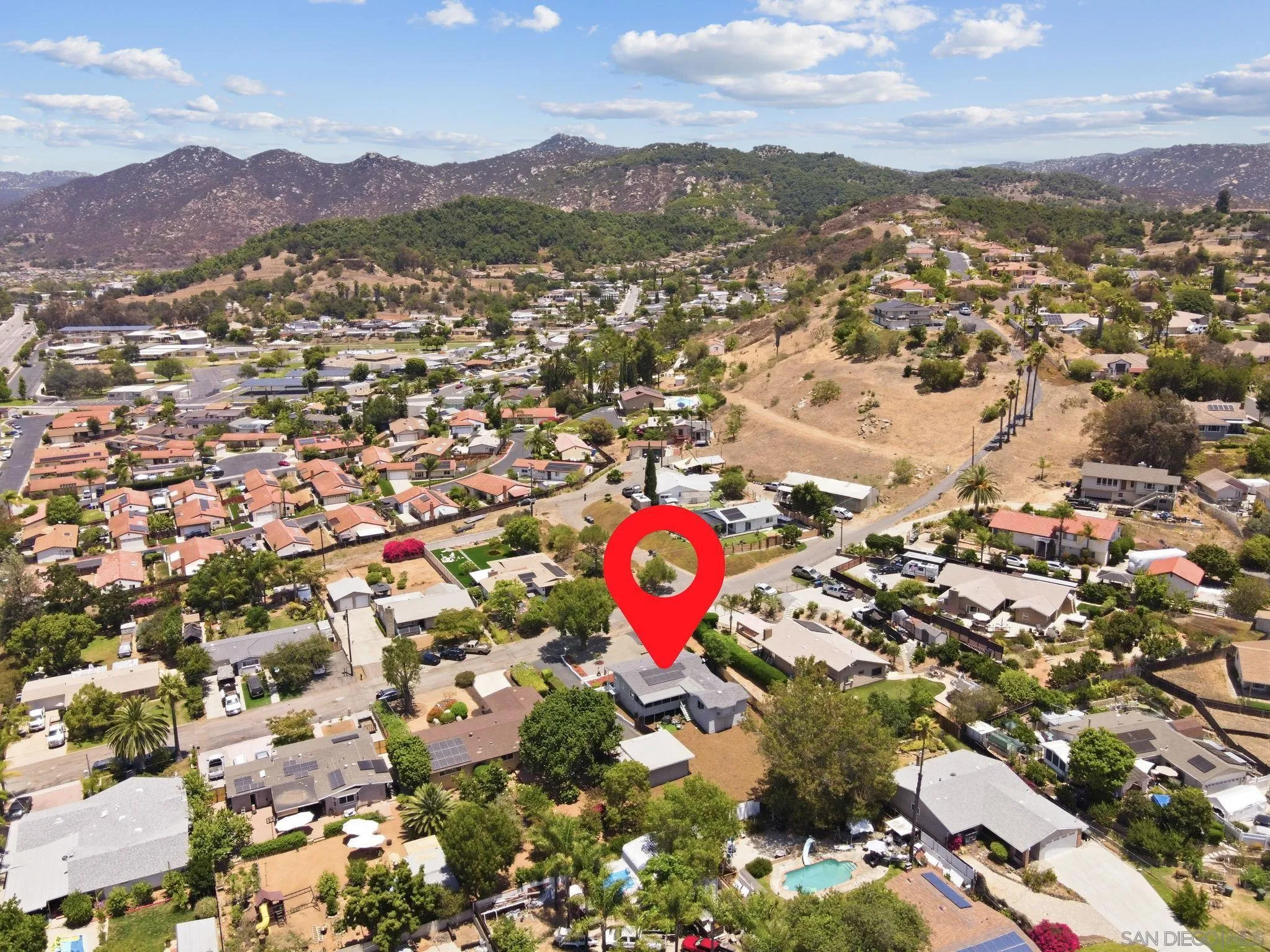 https://cdn.realtyfeed.com/cdn/127/260022427/88b2bf0d6a6bb9e1d0d34a3f050c581f.webp