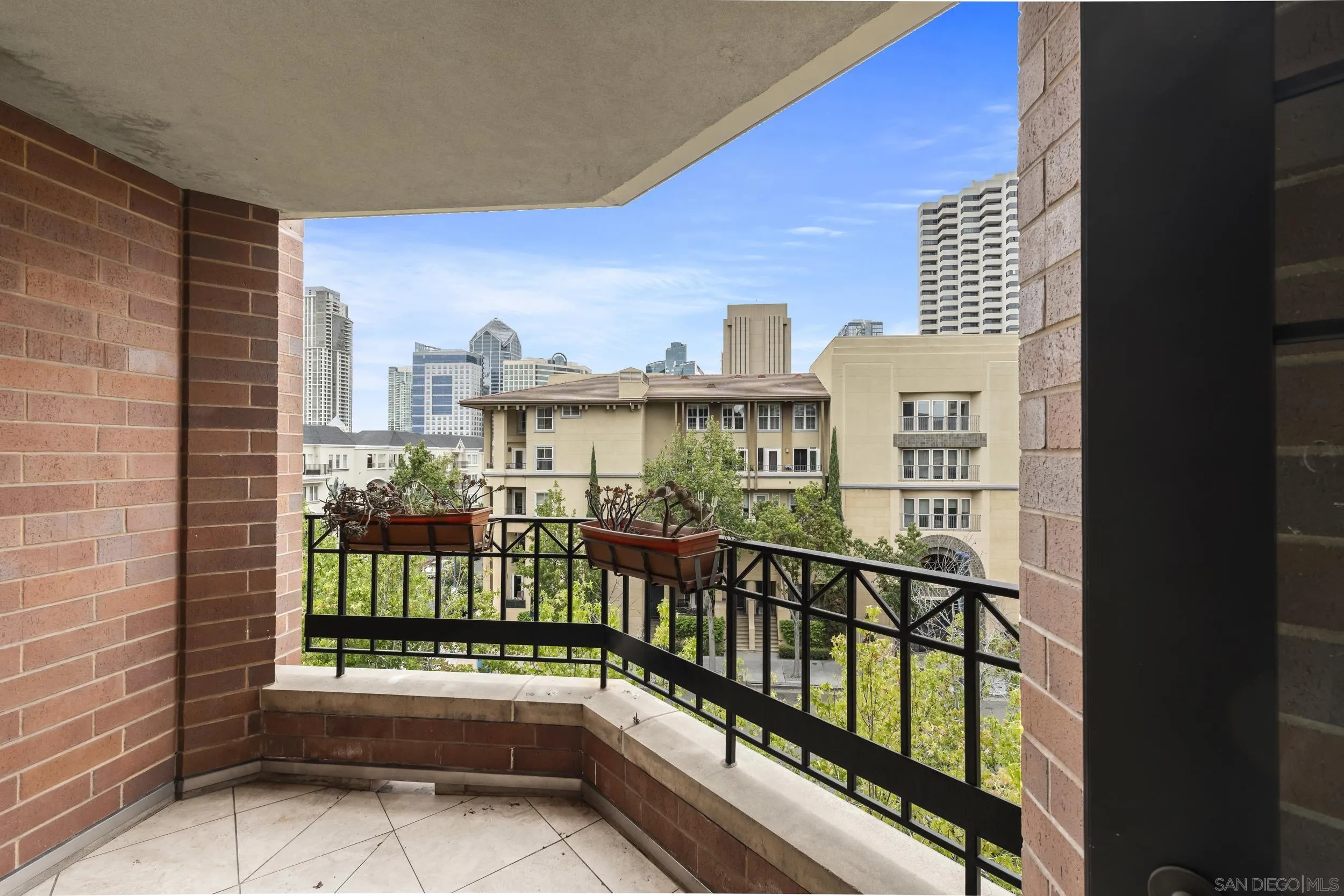 https://cdn.realtyfeed.com/cdn/127/260022429/71378c7244fc853a70a6c3cfe360298f.webp