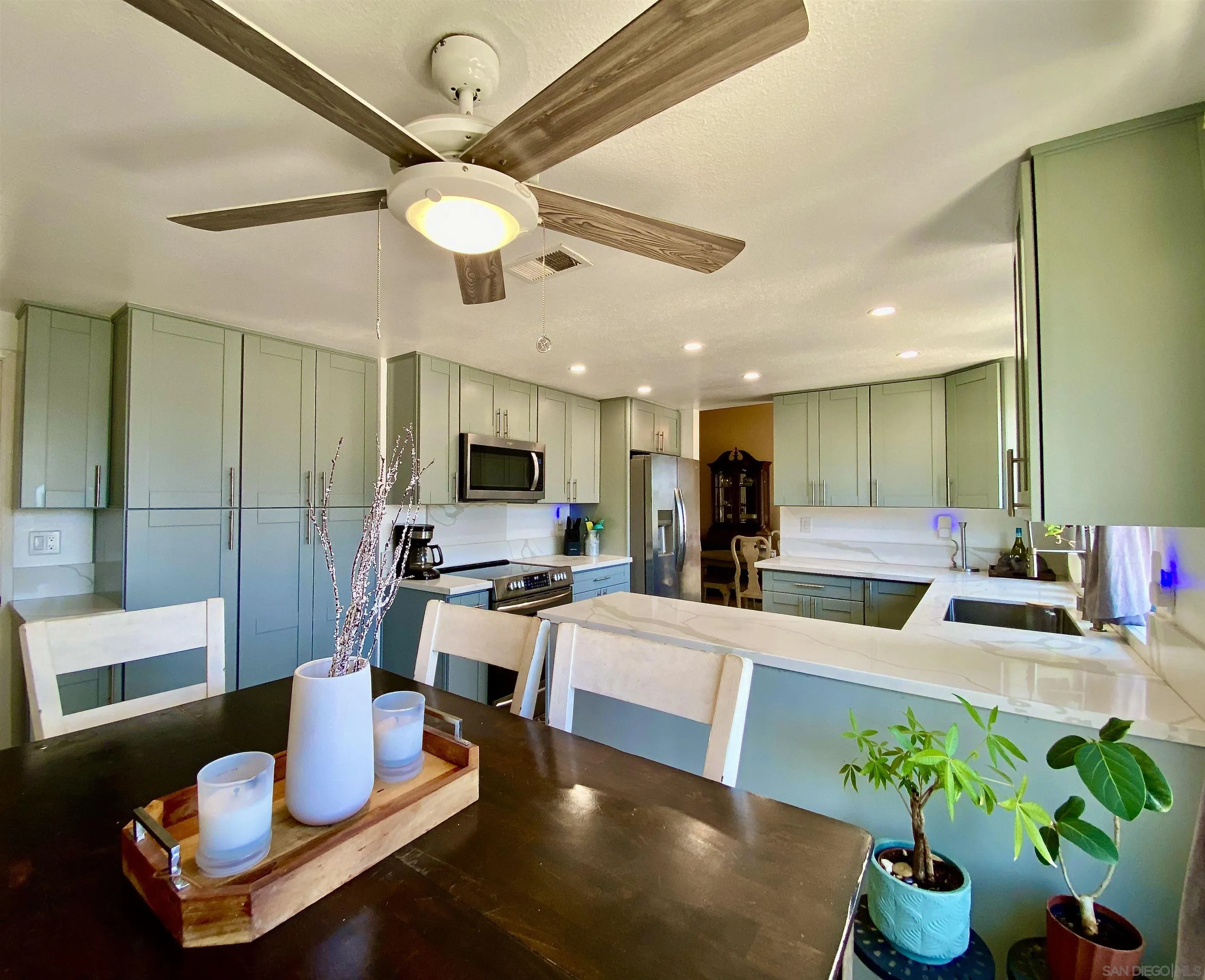 https://cdn.realtyfeed.com/cdn/127/260022430/356985ef406a2b7921caaa0a80948b6b.webp