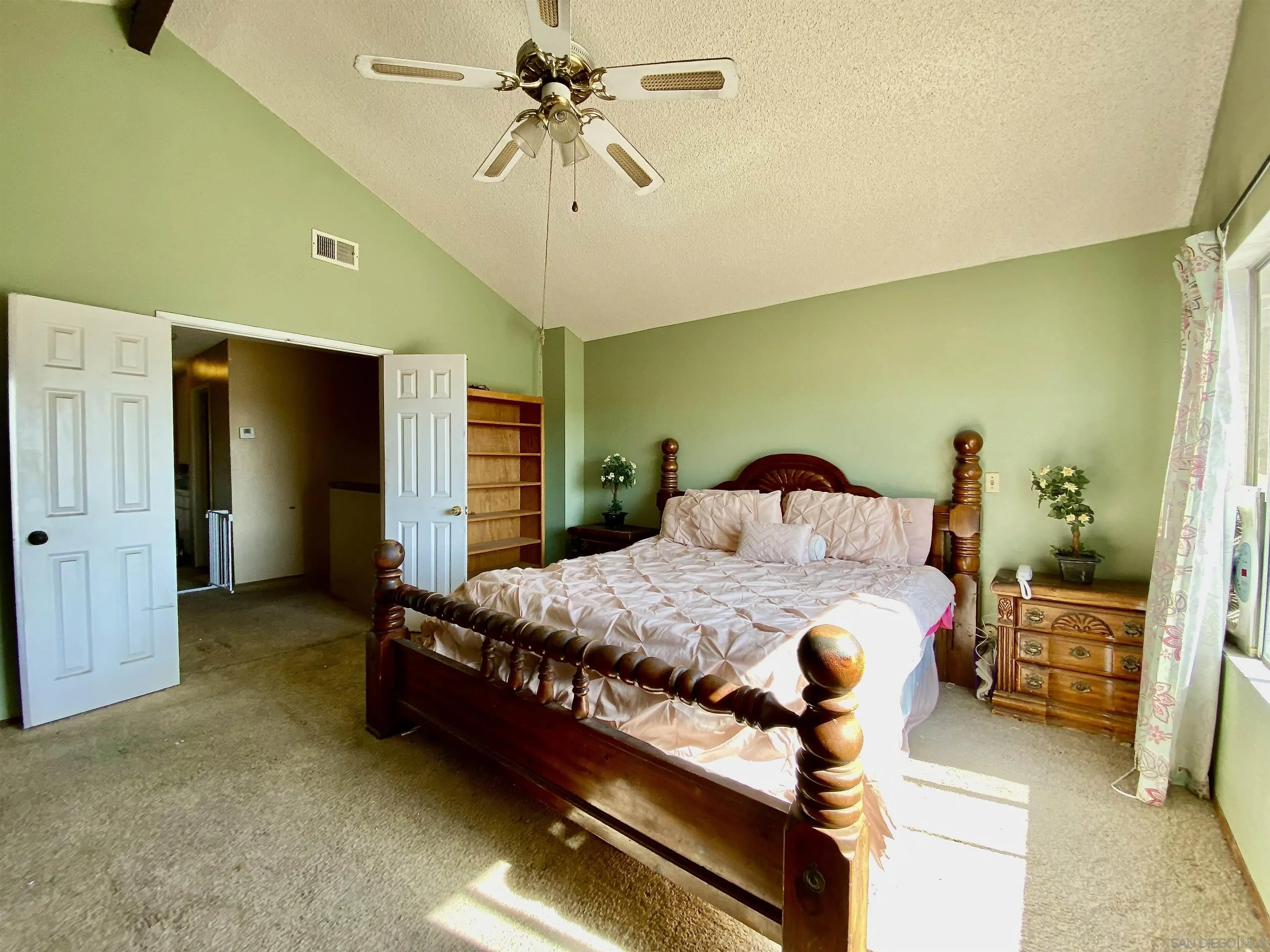 https://cdn.realtyfeed.com/cdn/127/260022430/8d164f80c38b8b2a229bce3d69880d5f.webp