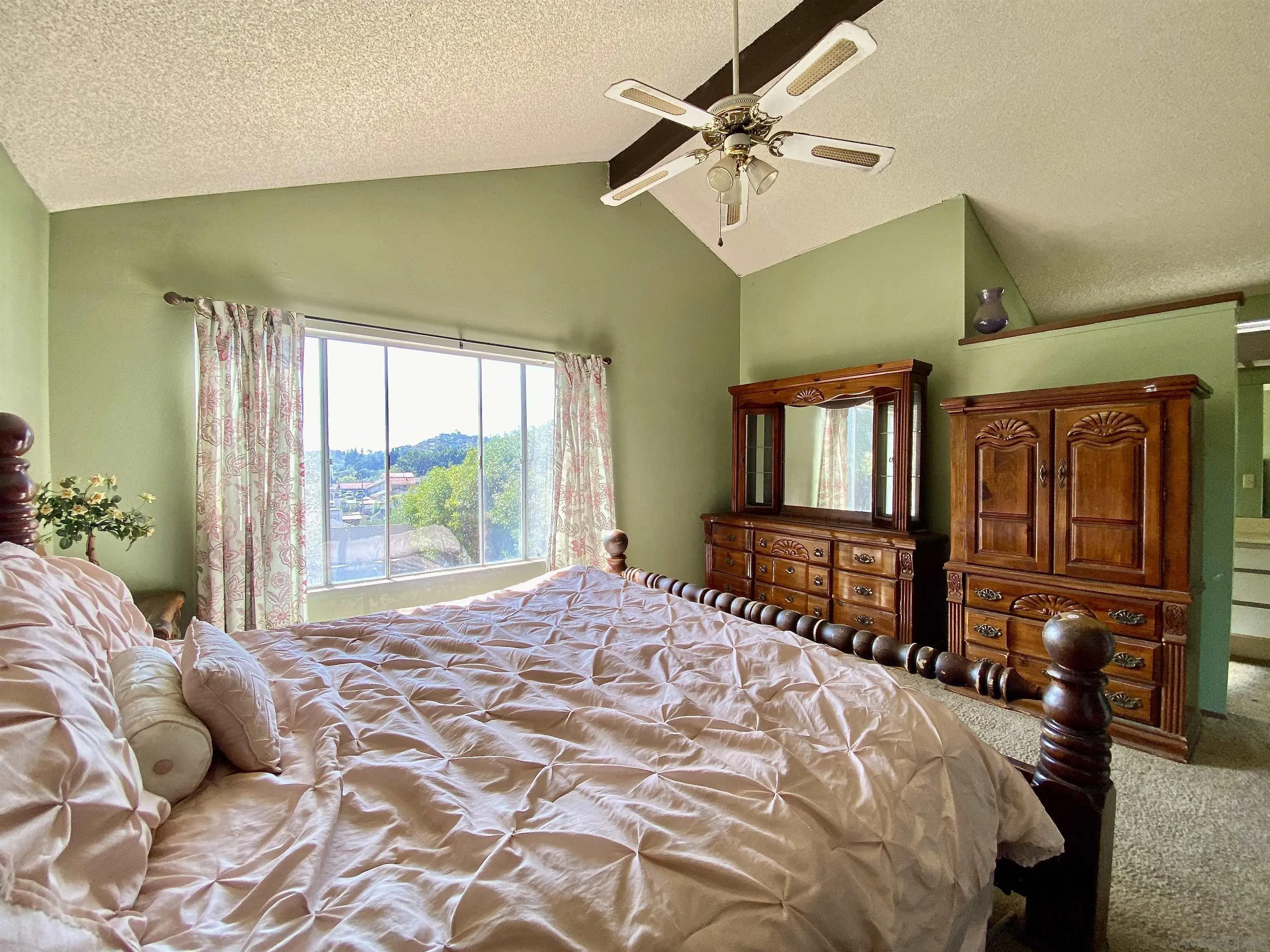 https://cdn.realtyfeed.com/cdn/127/260022430/affd628ae0af457bc823029b080d9813.webp
