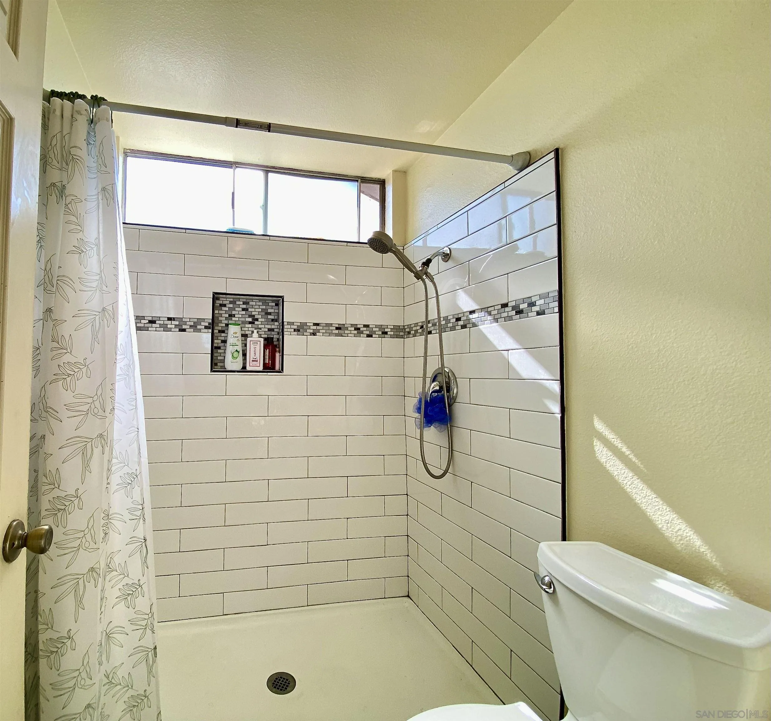 https://cdn.realtyfeed.com/cdn/127/260022430/caca6e90ff8121c8964a069bc10472f8.webp