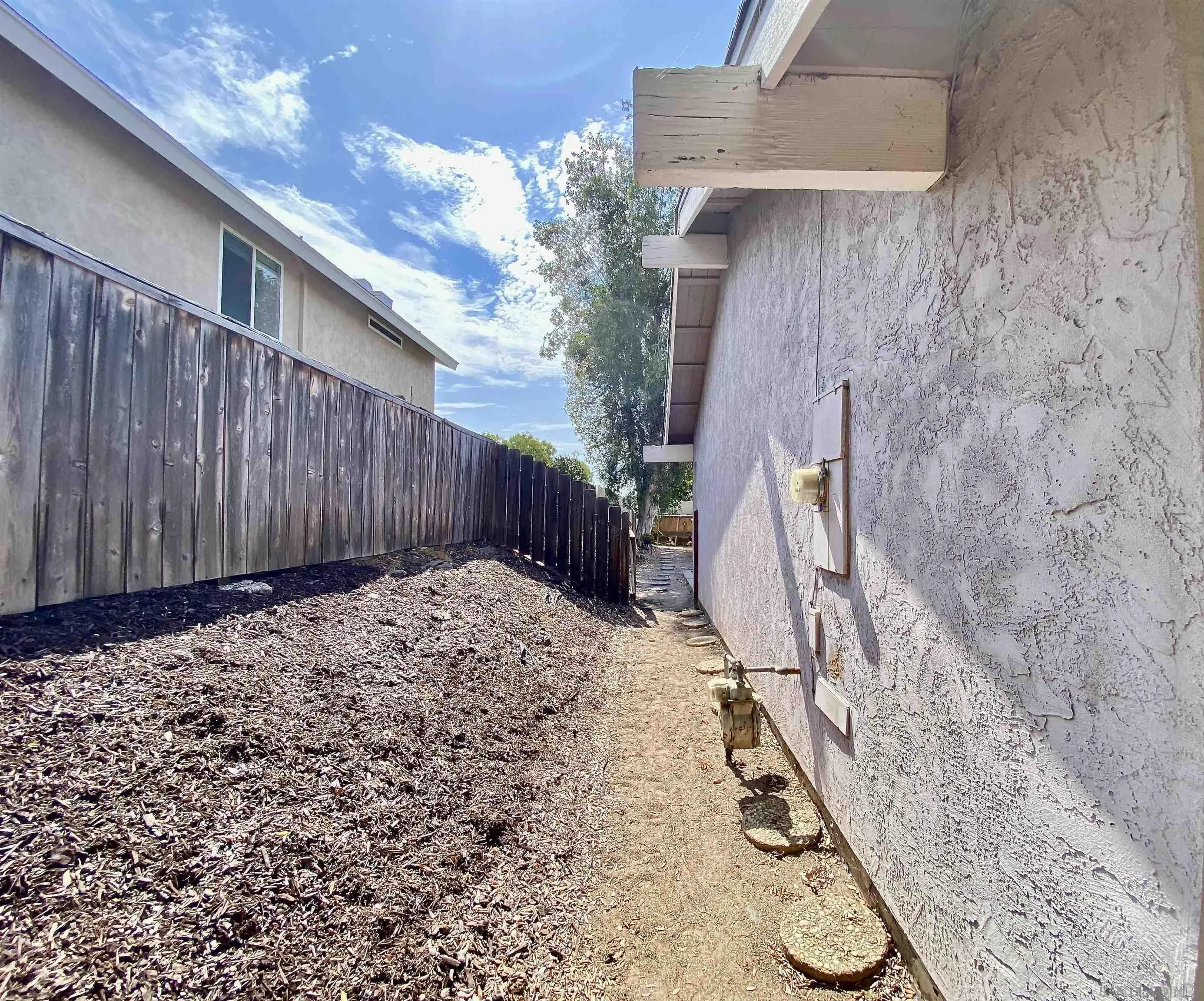 https://cdn.realtyfeed.com/cdn/127/260022430/f019e0c6fbc3d6bf2846119e2c465d13.webp