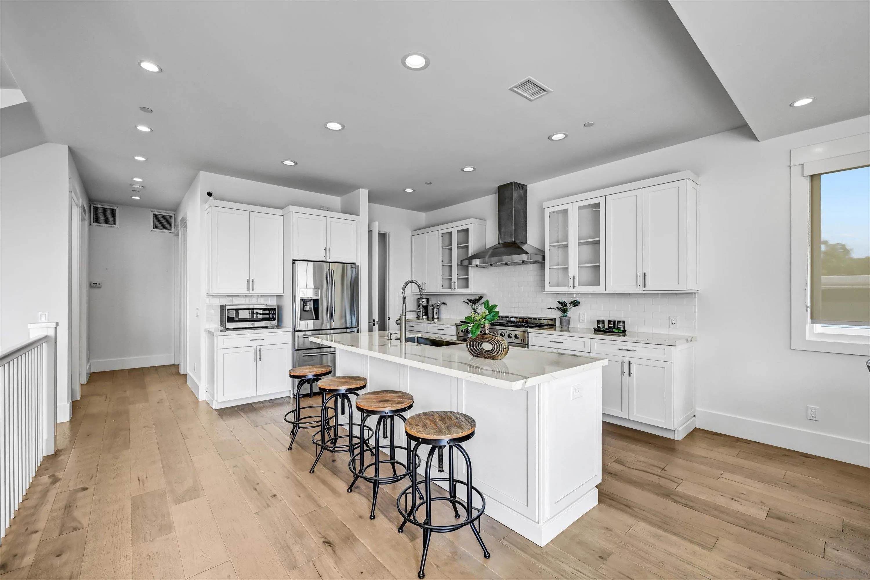 https://cdn.realtyfeed.com/cdn/127/260022431/7c103bc47d41c4be48a125463ddf3c1e.webp