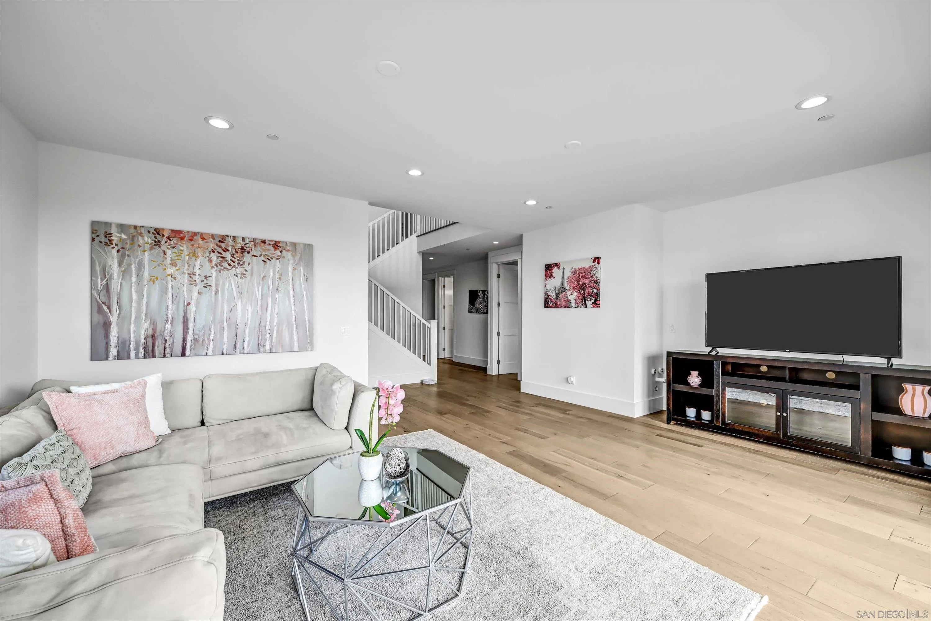 https://cdn.realtyfeed.com/cdn/127/260022431/85ce497353c772bbe27e77a1c841007a.webp
