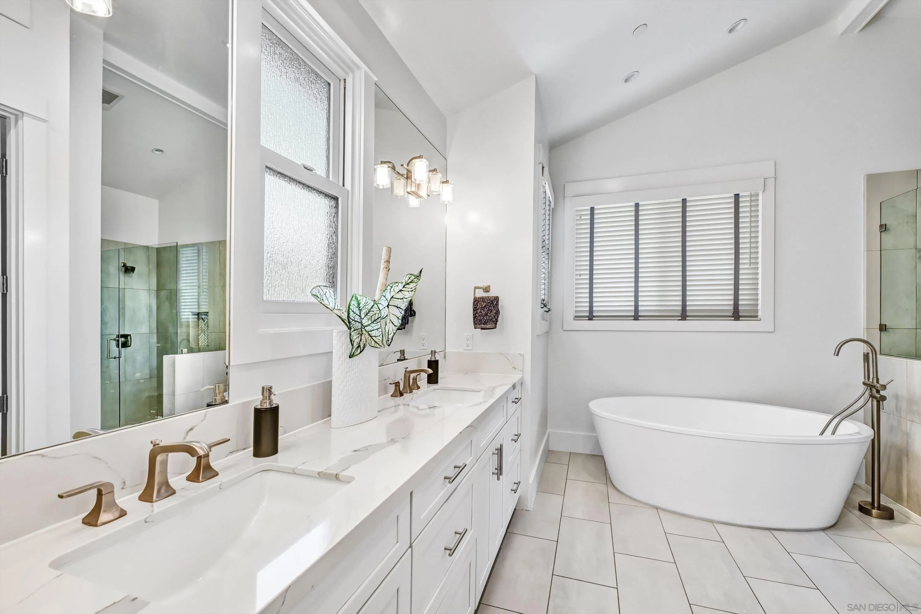 https://cdn.realtyfeed.com/cdn/127/260022431/8a9d18343cdaf1349f8f0a06582b8e78.webp