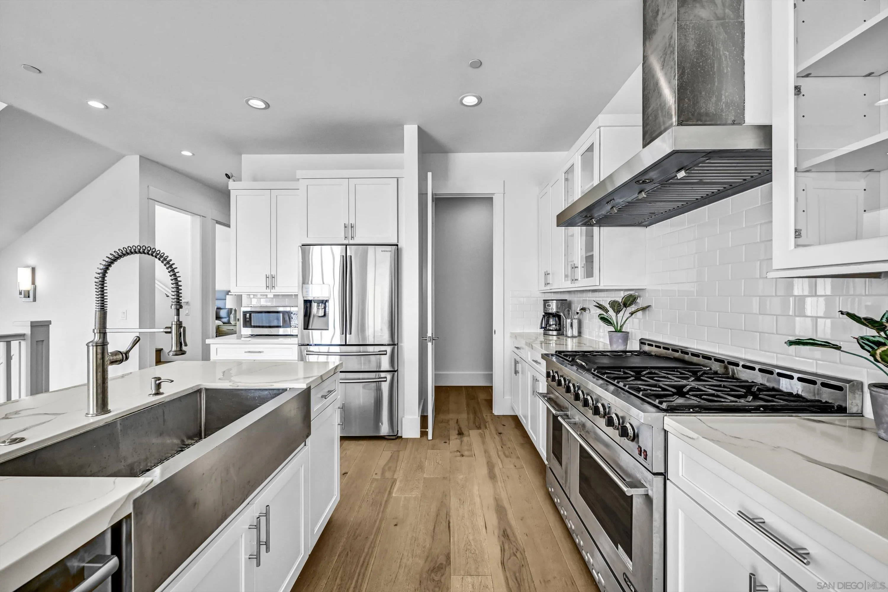 https://cdn.realtyfeed.com/cdn/127/260022431/9c2ff954eb415907218311dd407e73a6.webp