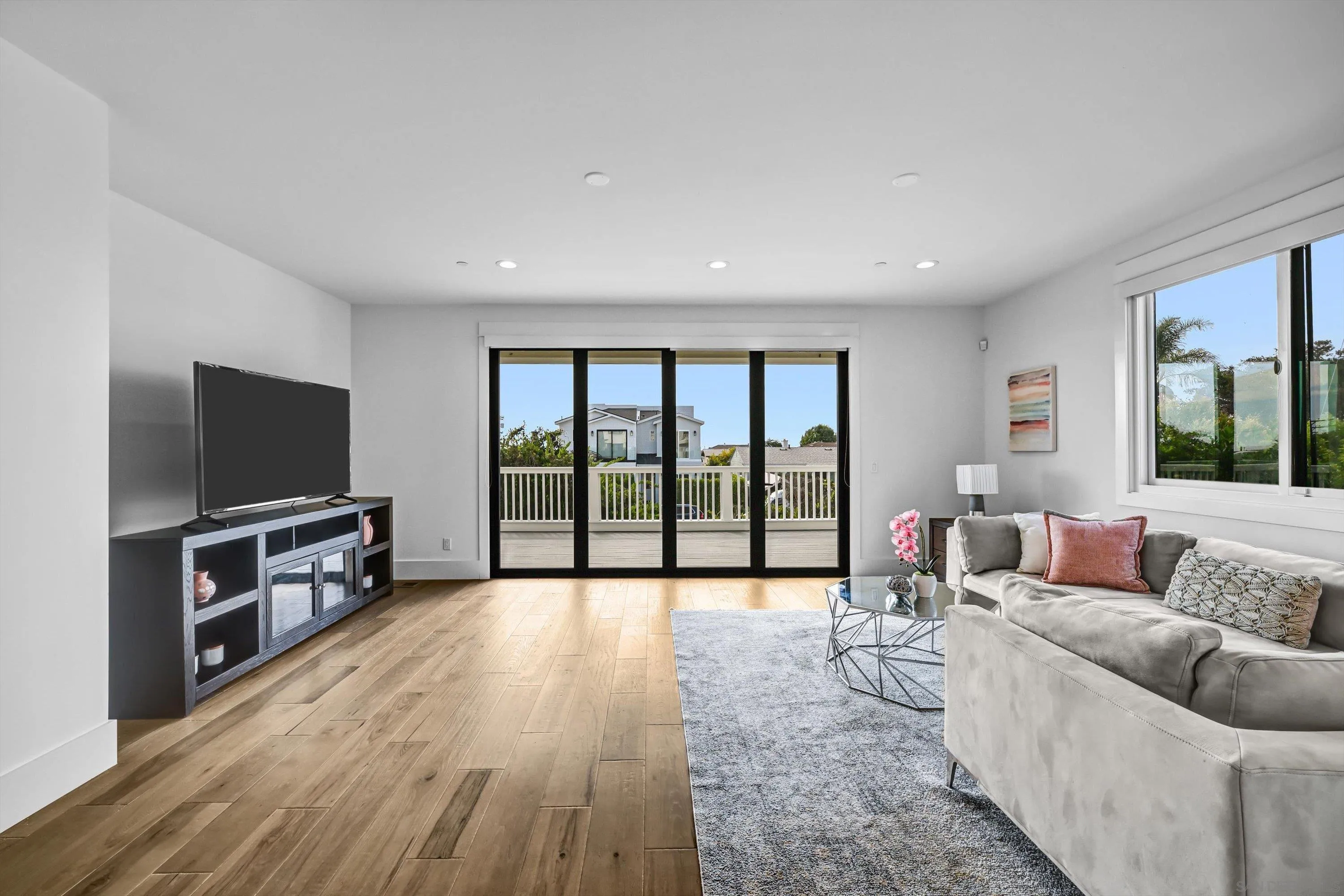 https://cdn.realtyfeed.com/cdn/127/260022431/ad242d128afd036322835474d4457758.webp