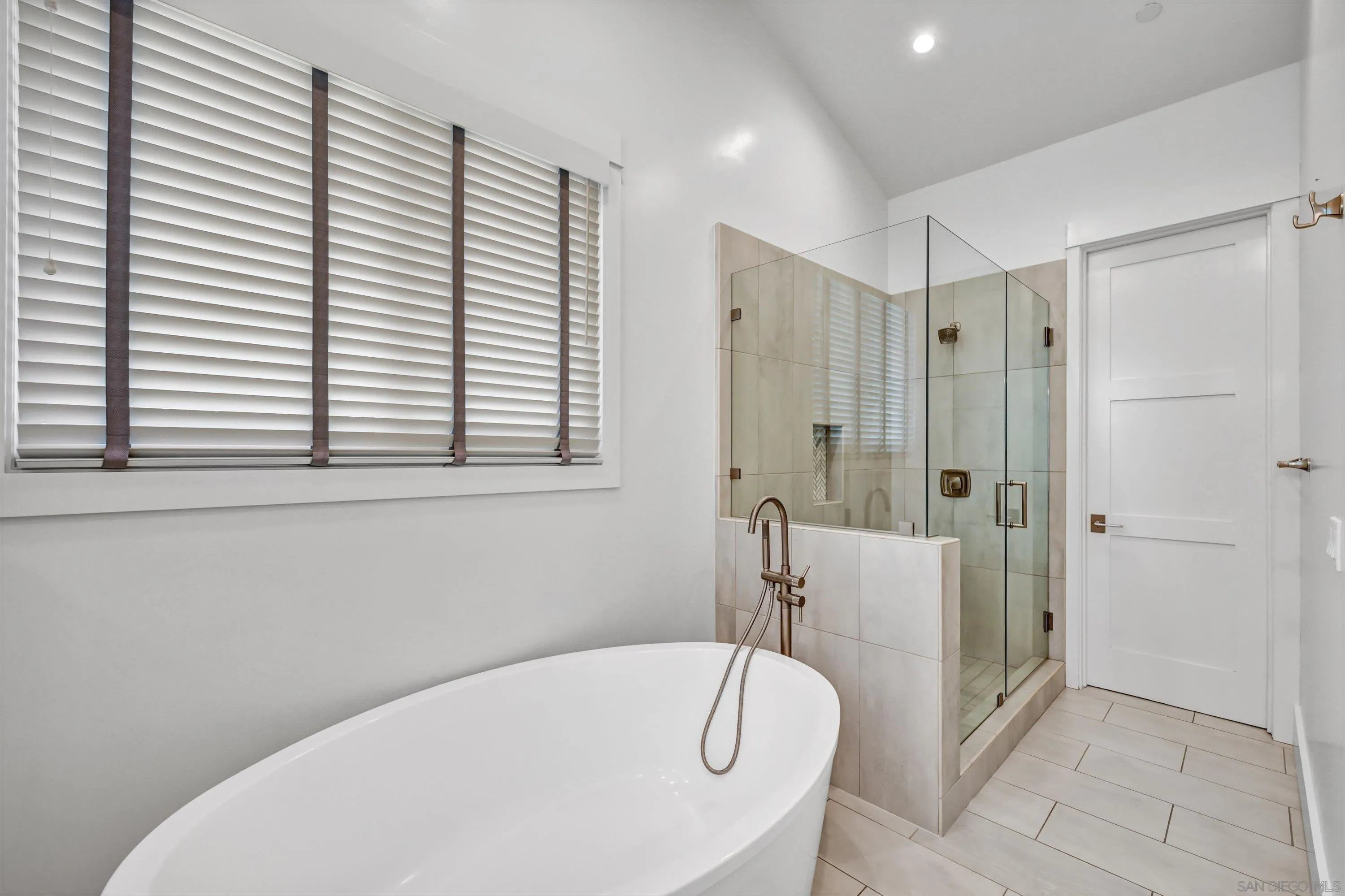 https://cdn.realtyfeed.com/cdn/127/260022431/ee1eb1b2f232c92e88786b2a77b7a7d8.webp